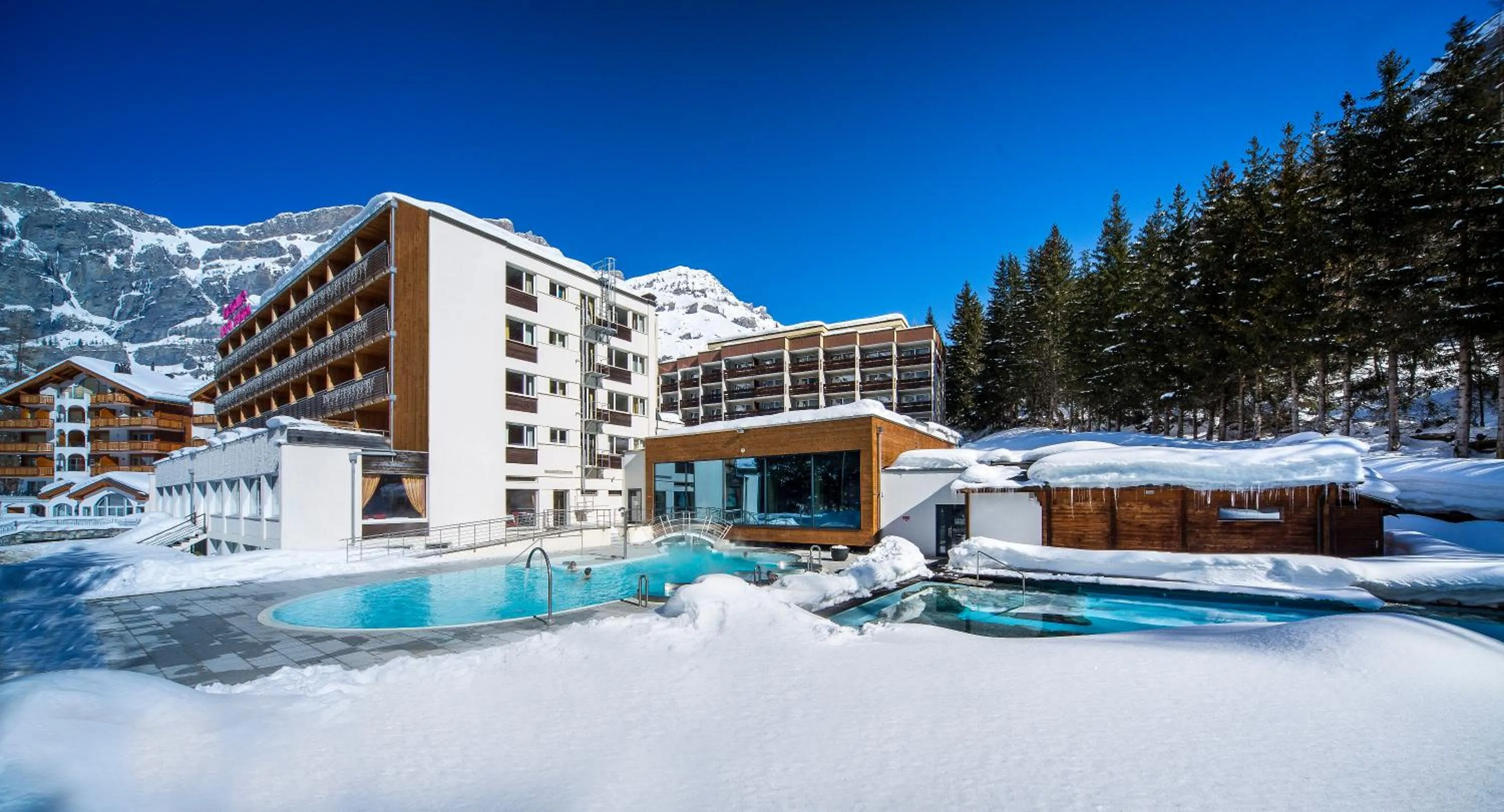 Facade/entrance in Le Bristol Leukerbad