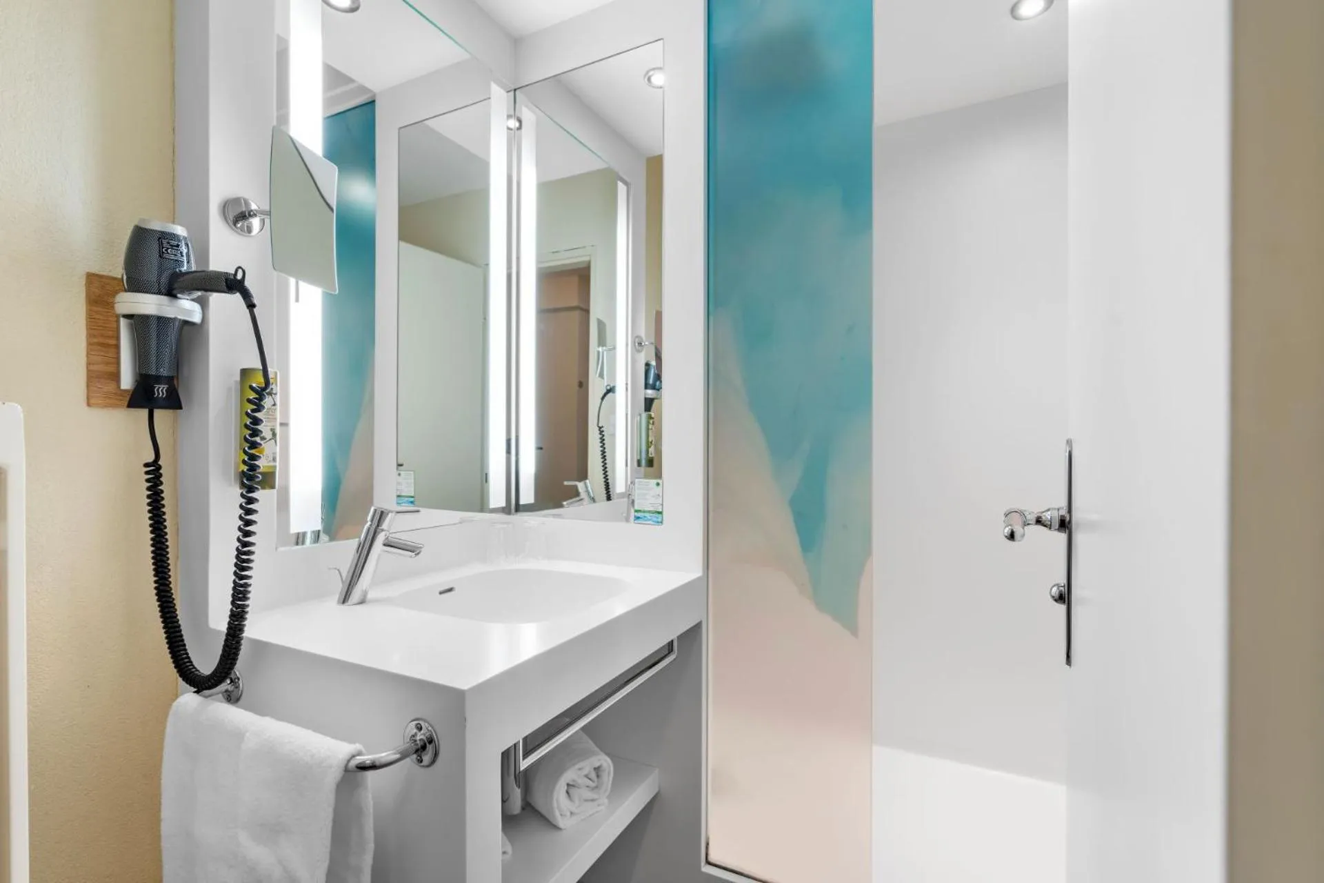 Shower in Le Bristol Leukerbad