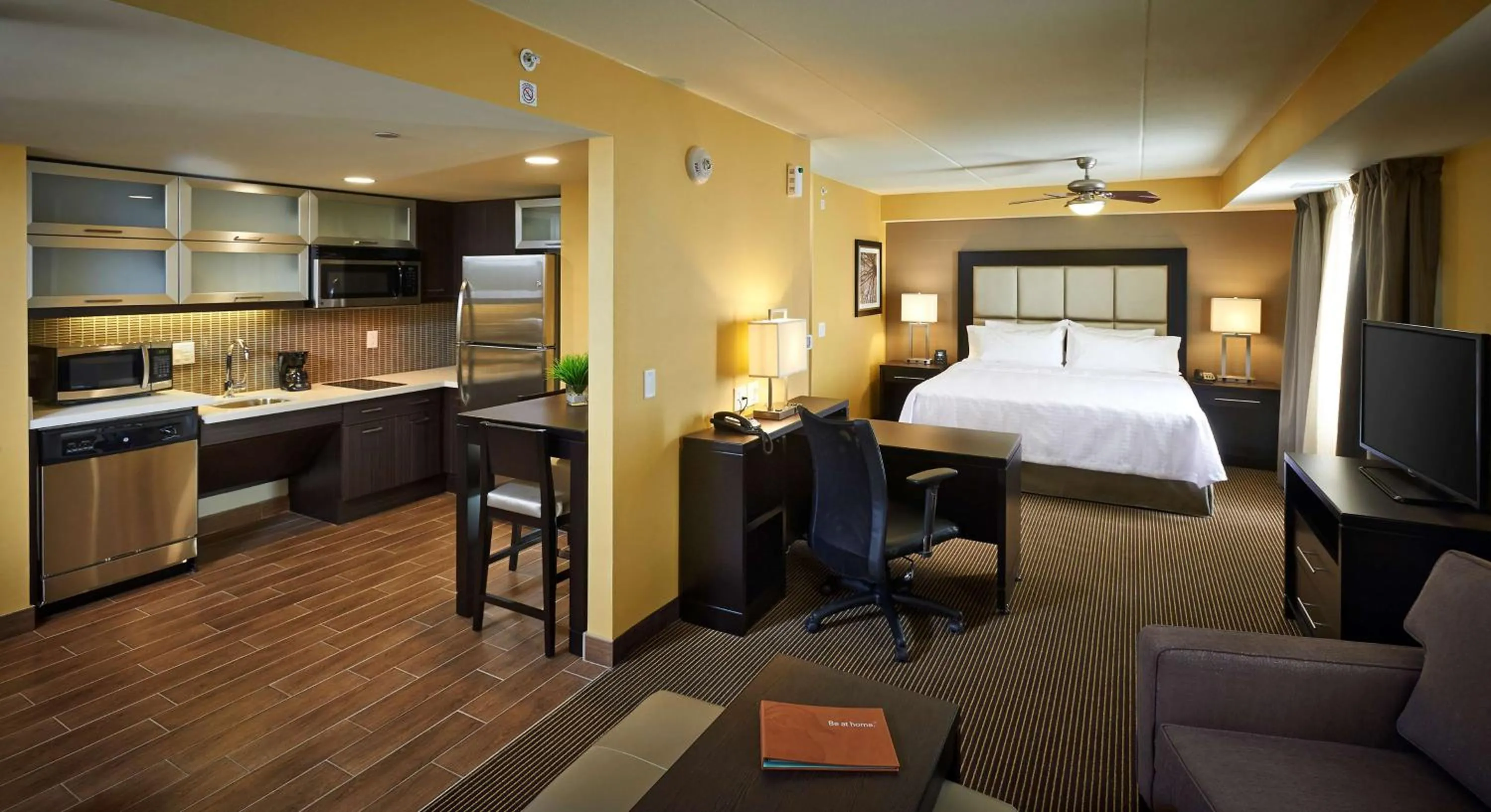 Bedroom, Bed in Homewood Suites by Hilton Hamilton