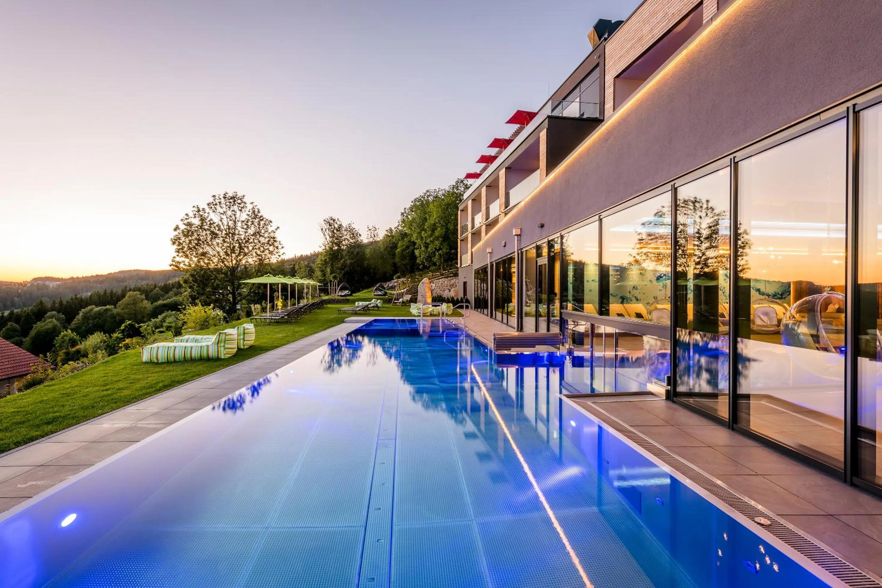 Swimming pool in Hüttenhof - Wellnesshotel & Luxus-Bergchalets - Adults only