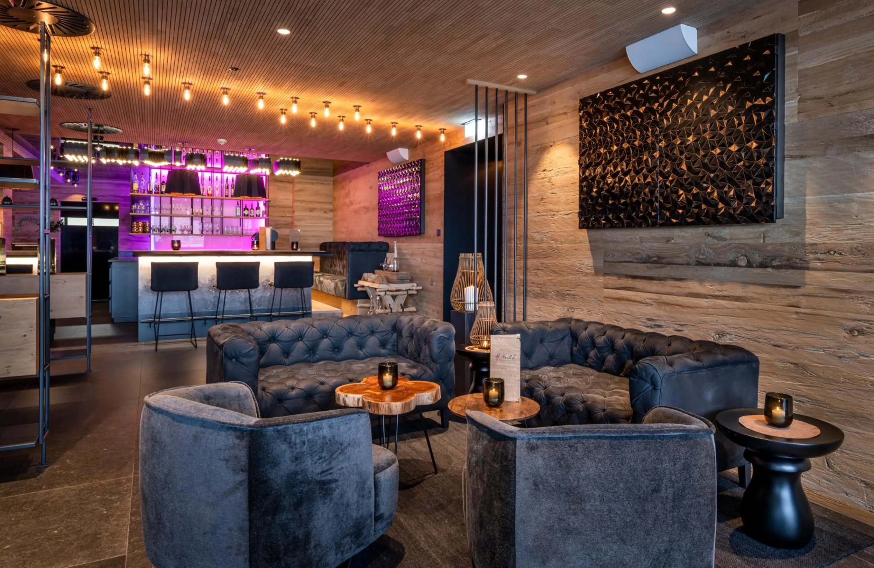 Lounge or bar in Hüttenhof - Wellnesshotel & Luxus-Bergchalets - Adults only