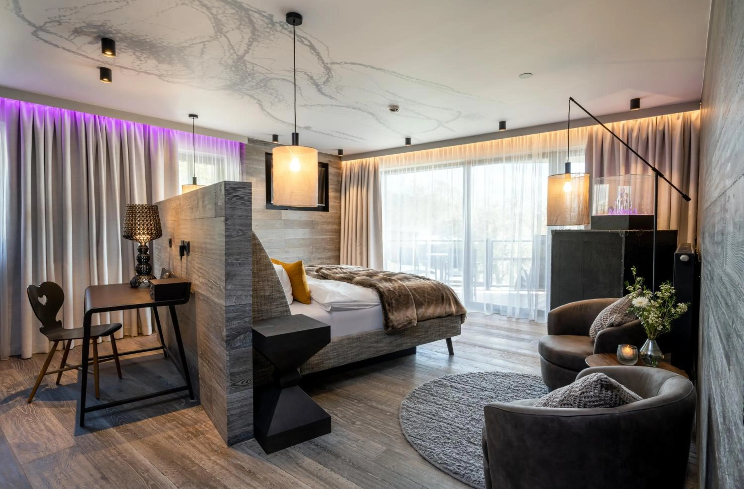 Photo of the whole room, Bed in Hüttenhof - Wellnesshotel & Luxus-Bergchalets - Adults only