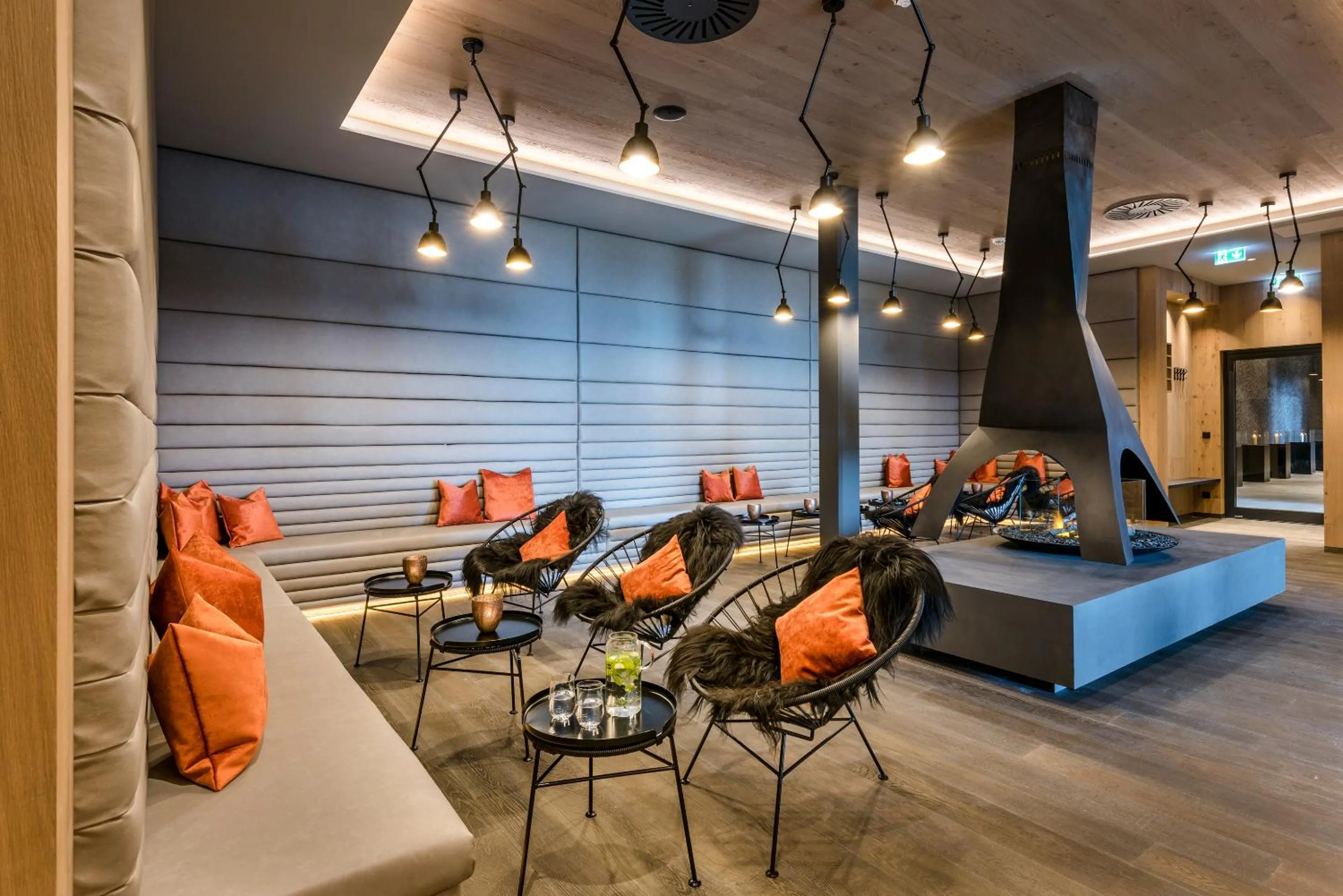 Lounge or bar in Hüttenhof - Wellnesshotel & Luxus-Bergchalets - Adults only