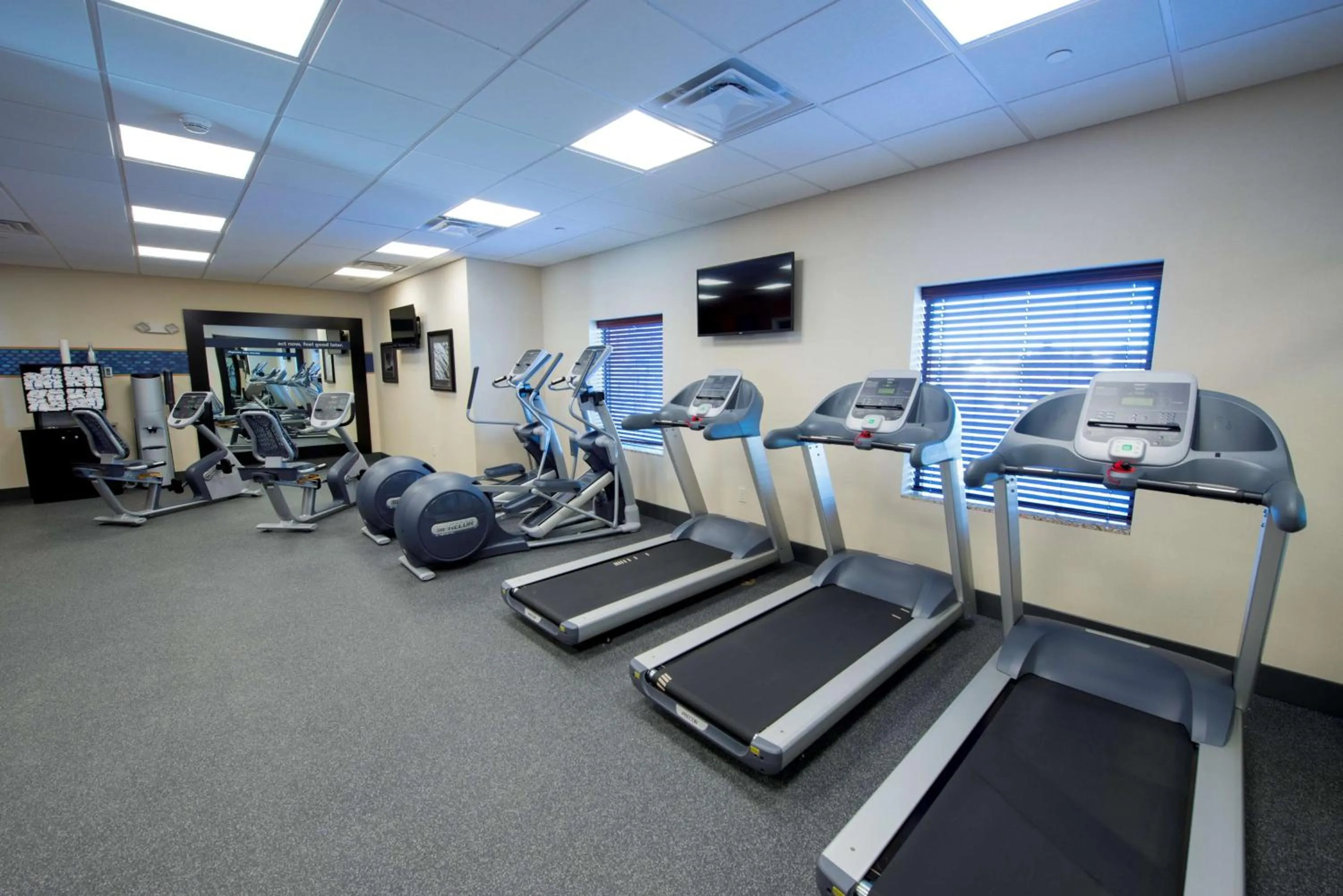 Fitness centre/facilities in Hampton Inn & Suites Bismarck Northwest