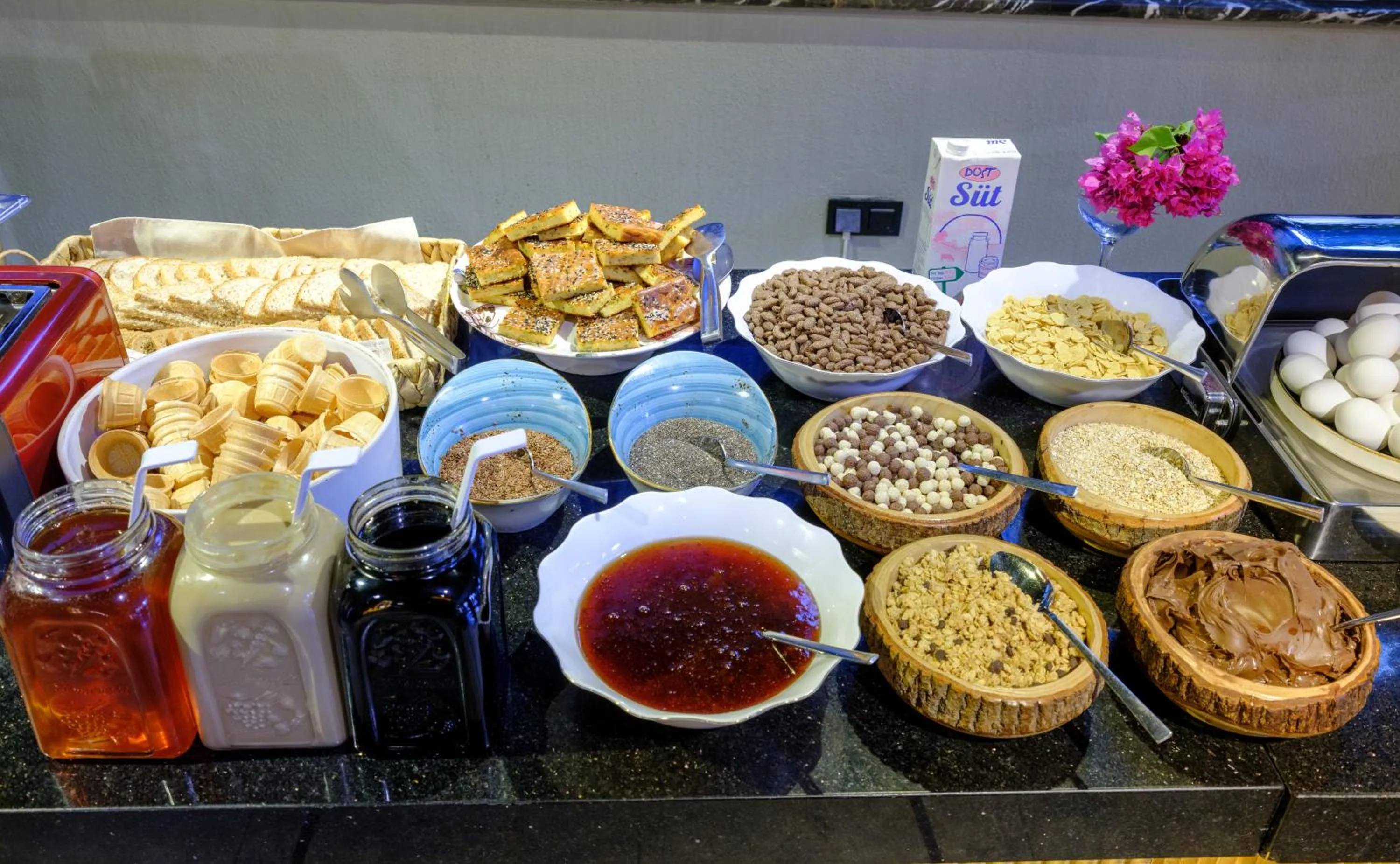 Buffet breakfast in Aria Riva Apart Hotel