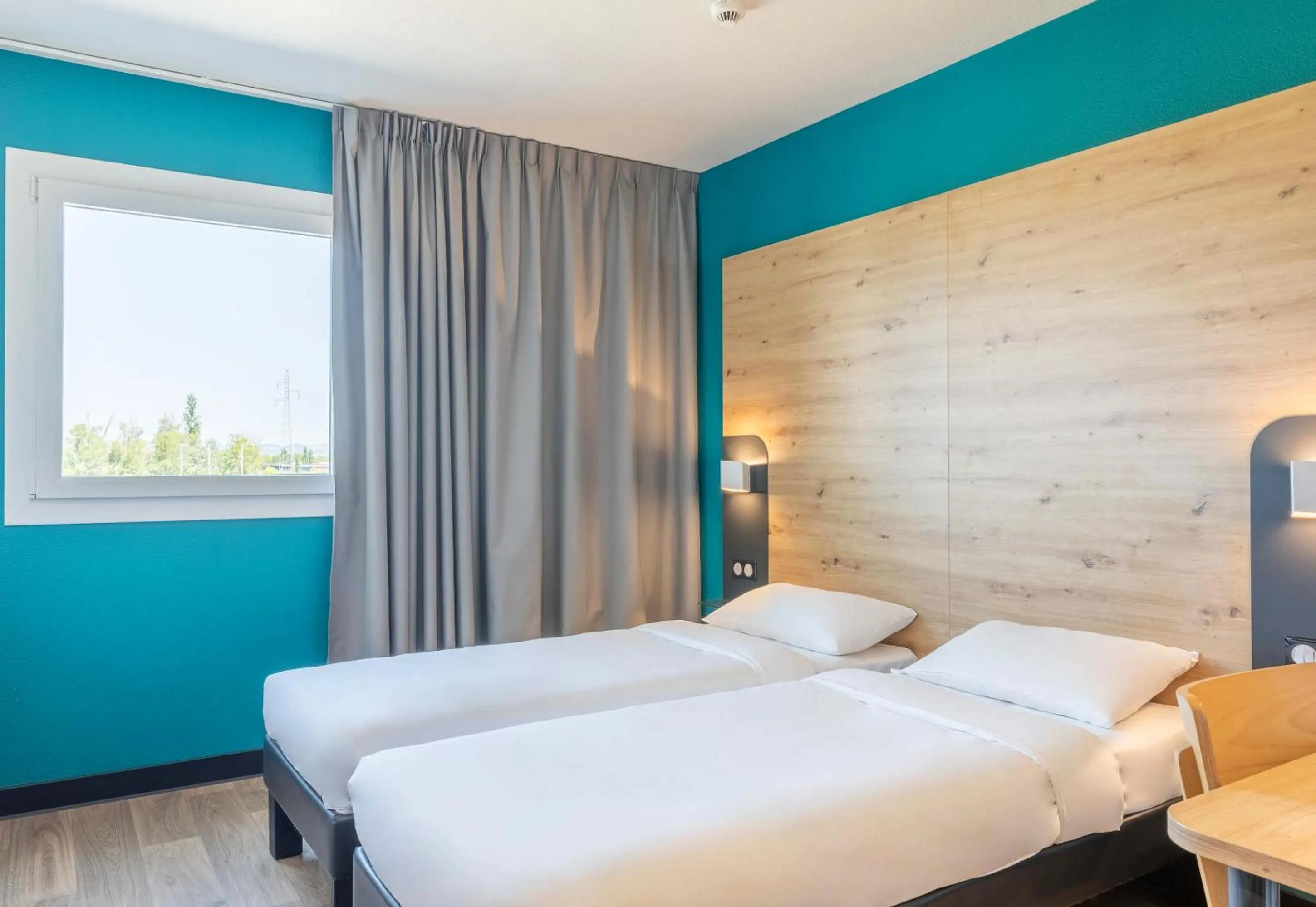 Photo of the whole room, Bed in B&B HOTEL Saint-Martin-de-Crau Alpilles Camargue