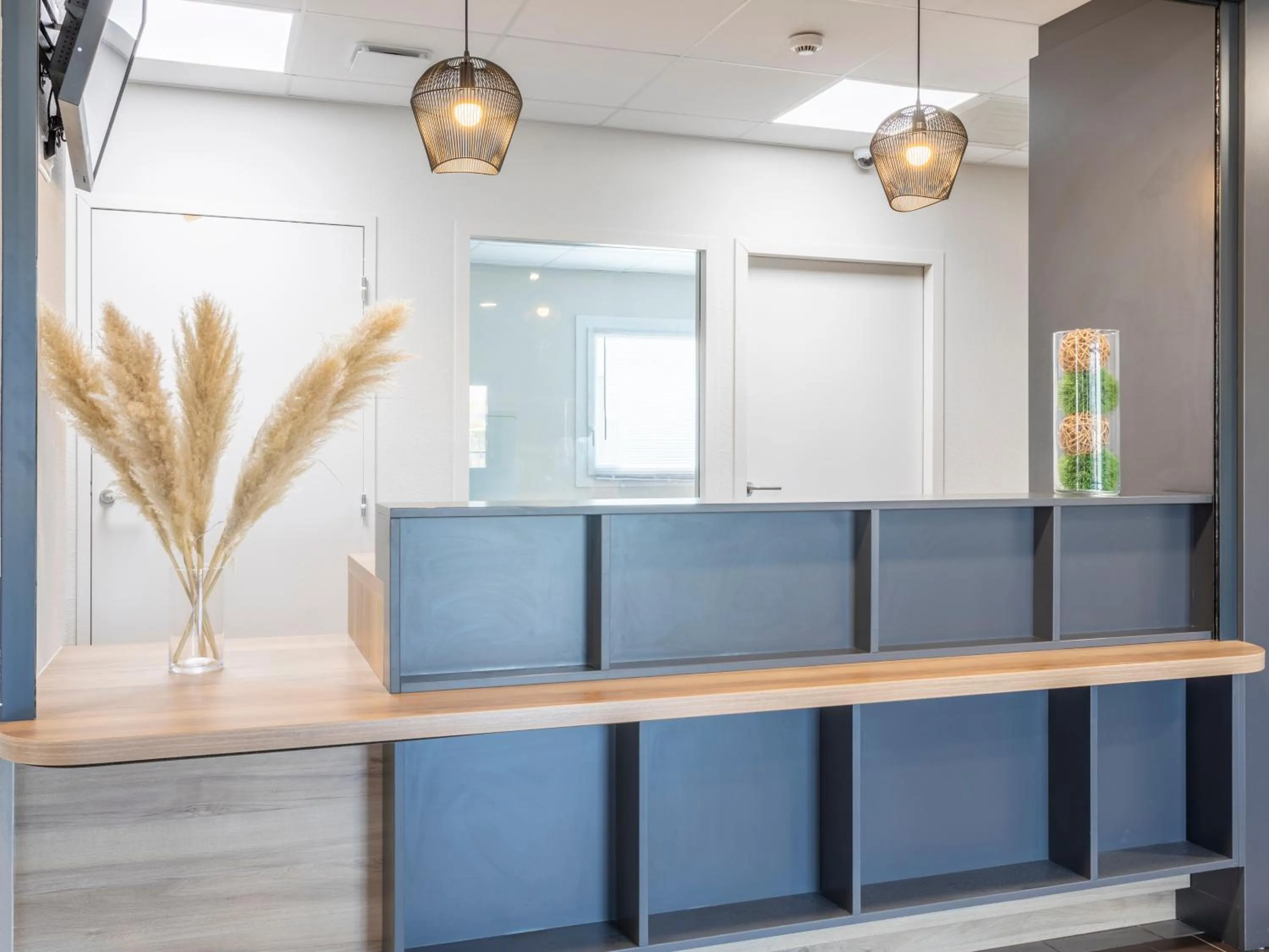 Lobby or reception in B&B HOTEL Saint-Martin-de-Crau Alpilles Camargue