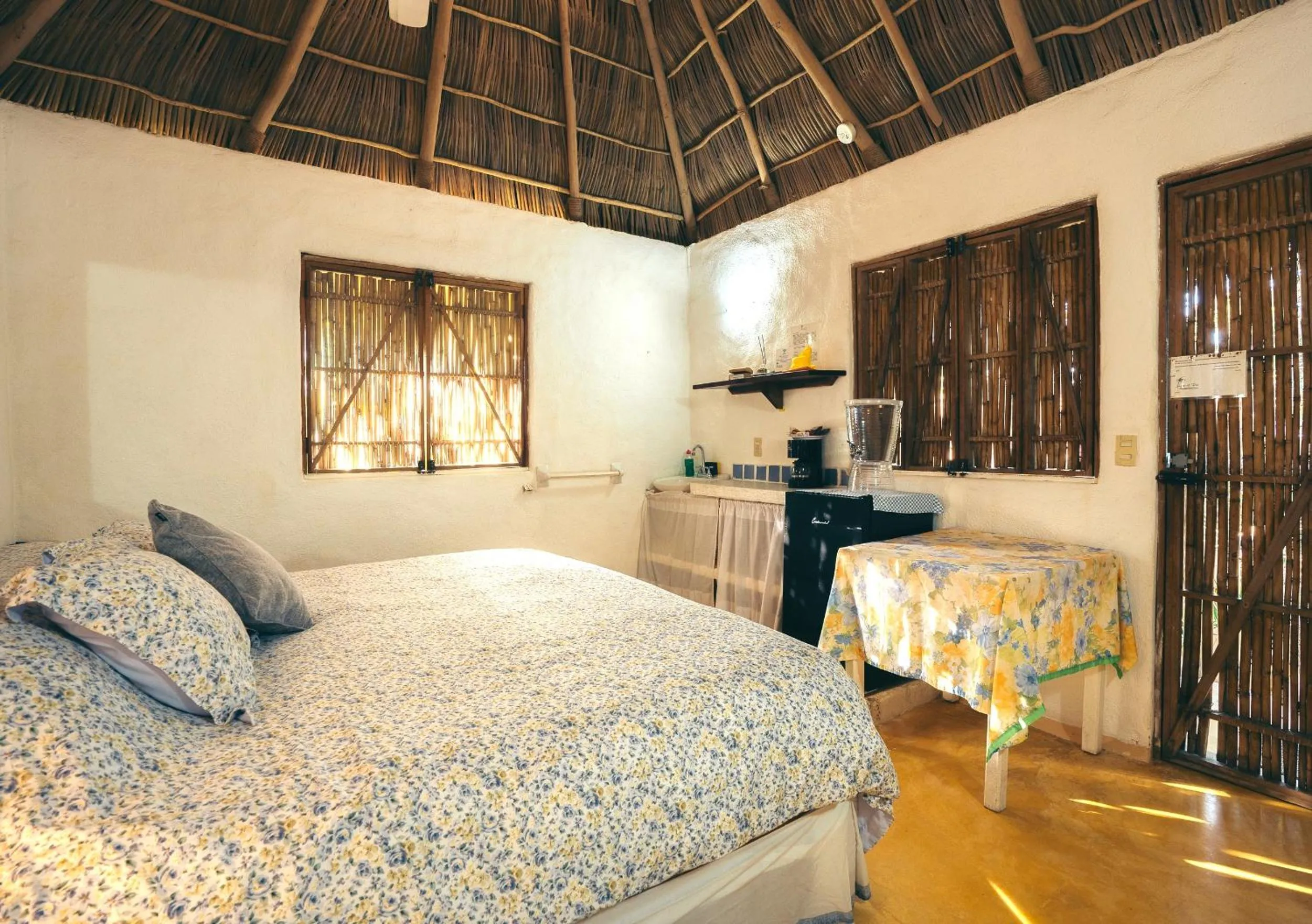 Bed in Junto al Rio Bungalows & Suites