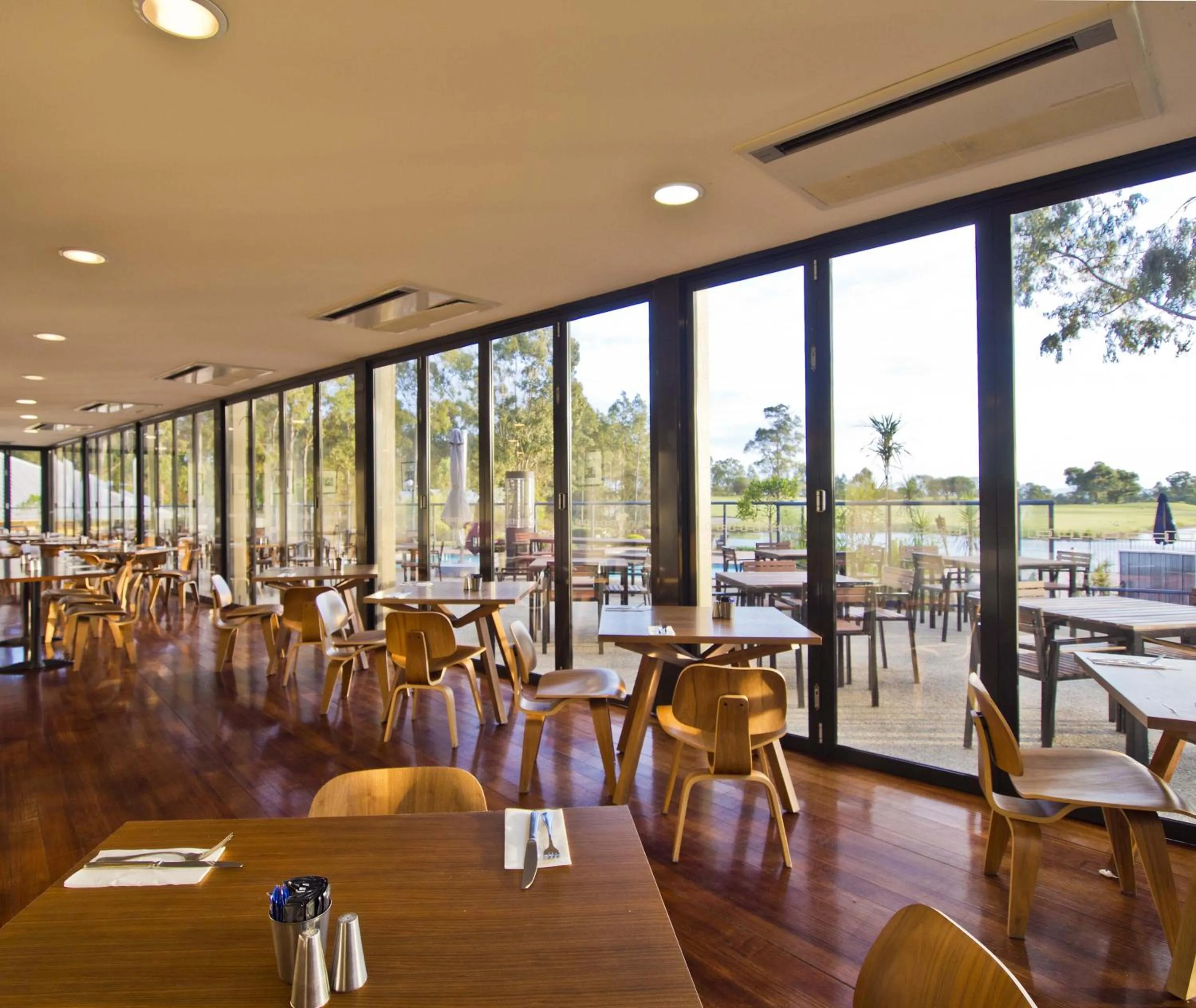 Restaurant/places to eat in Oaks Cypress Lakes Resort