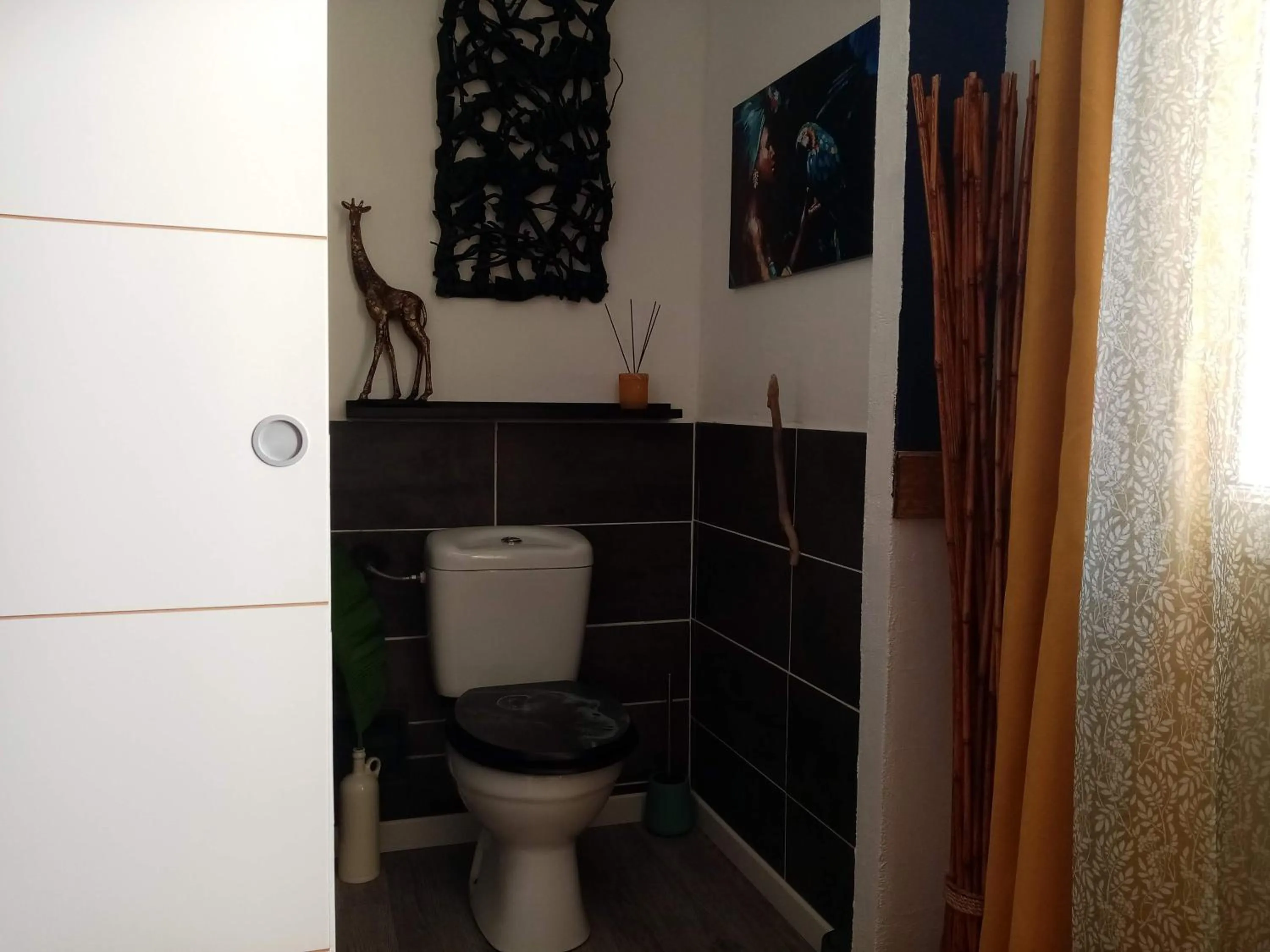 Toilet in La Norélie