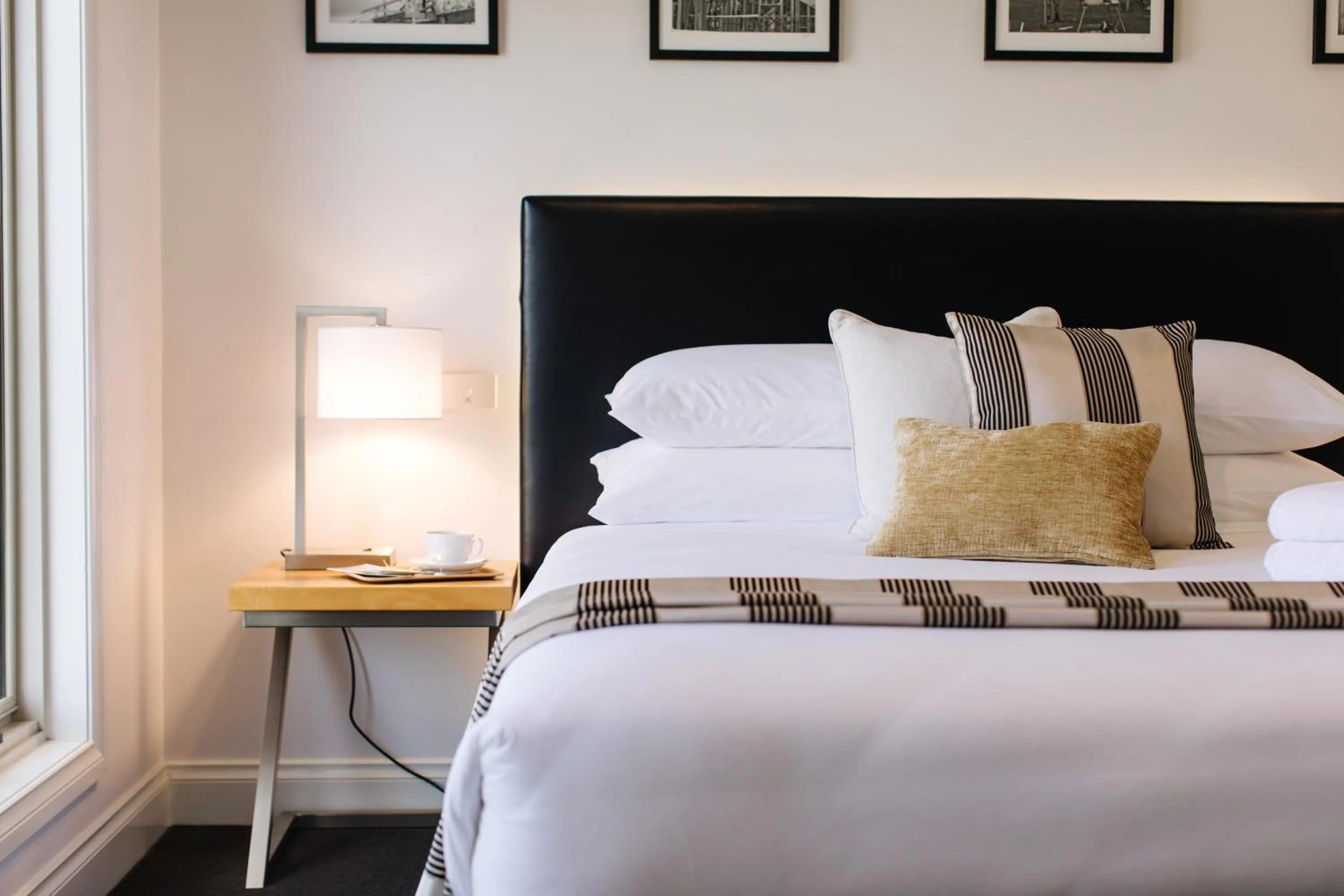 Bedroom, Bed in Mansi on Raymond