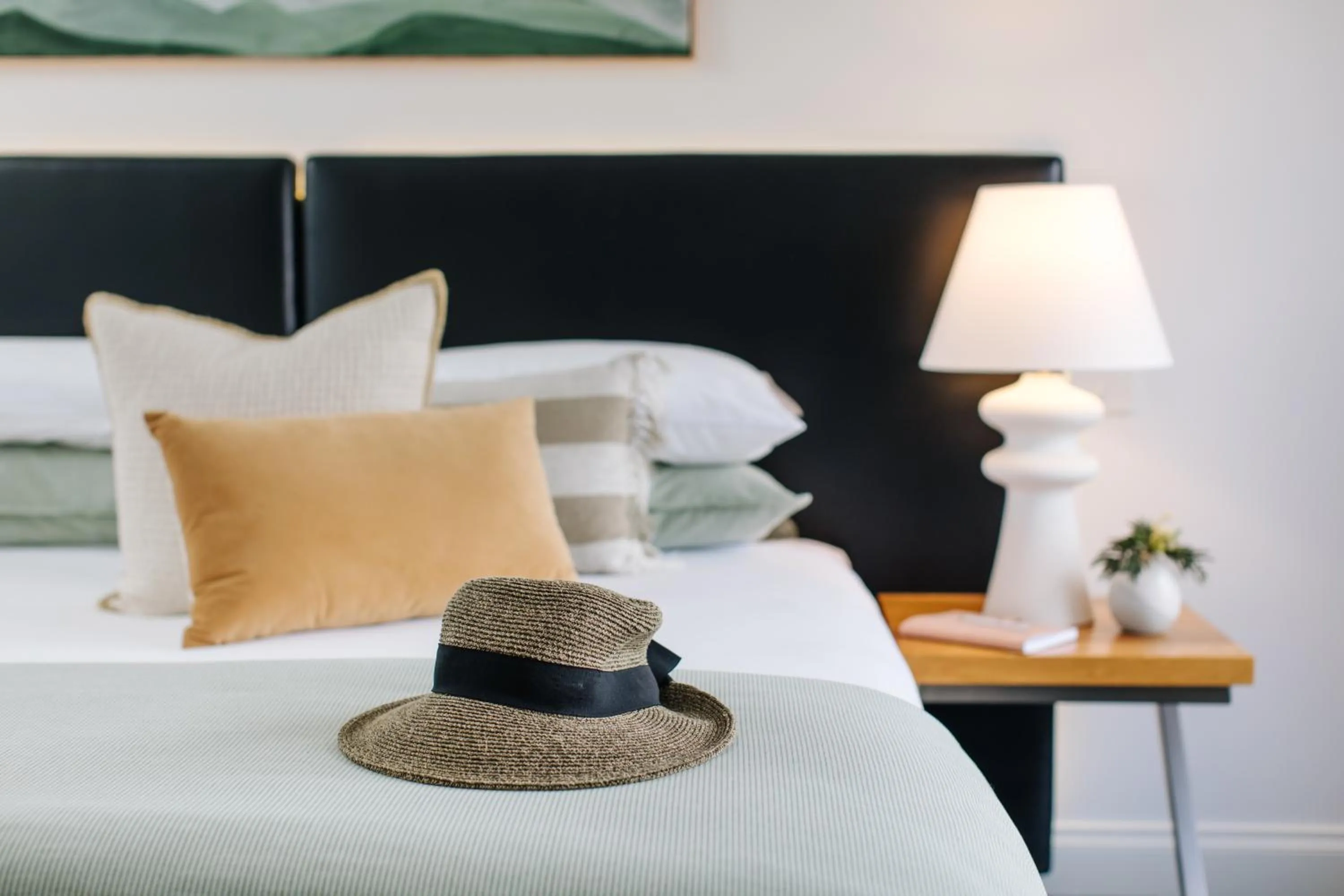 Bedroom, Bed in Mansi on Raymond