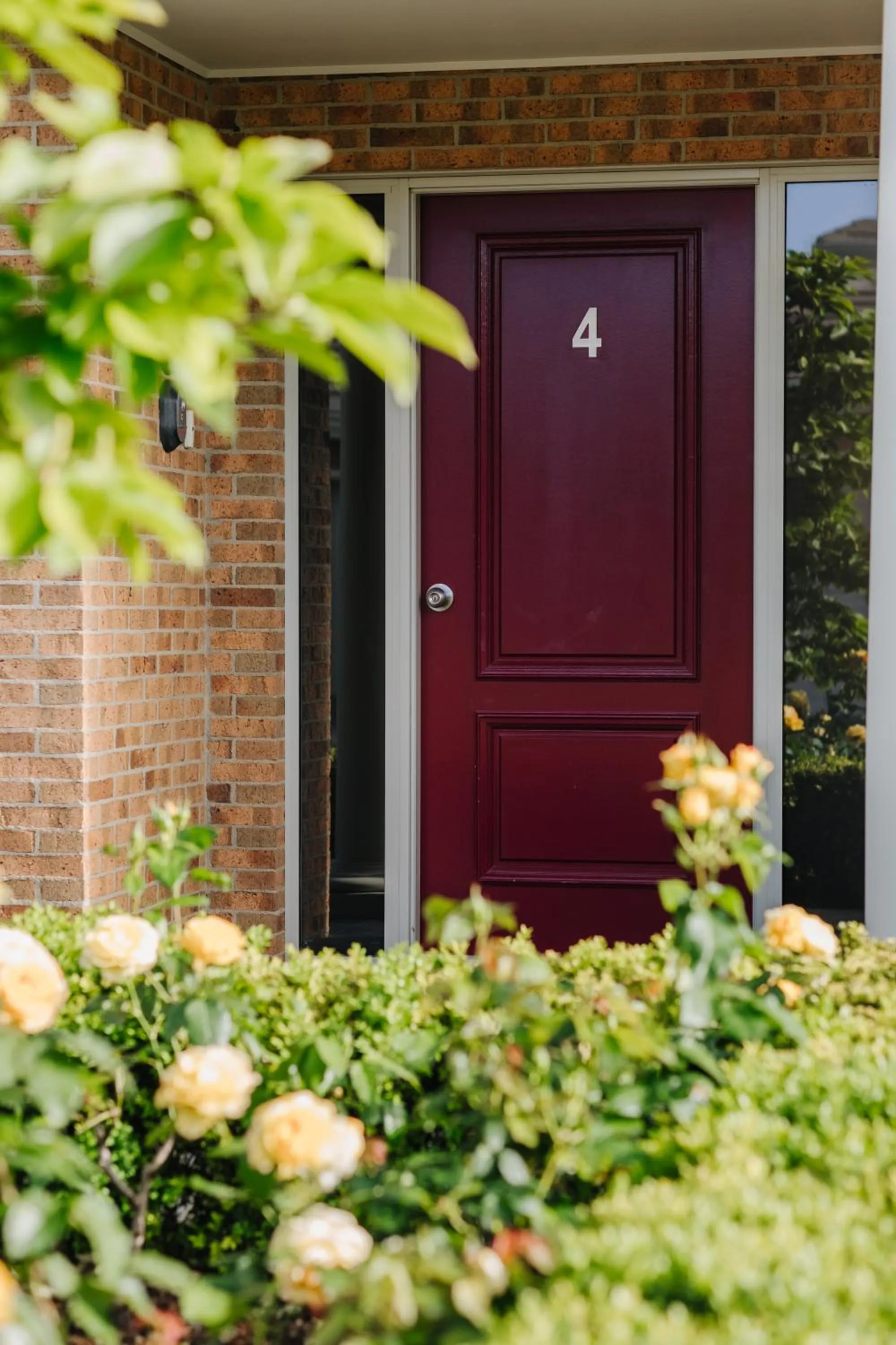 Facade/entrance in Mansi on Raymond