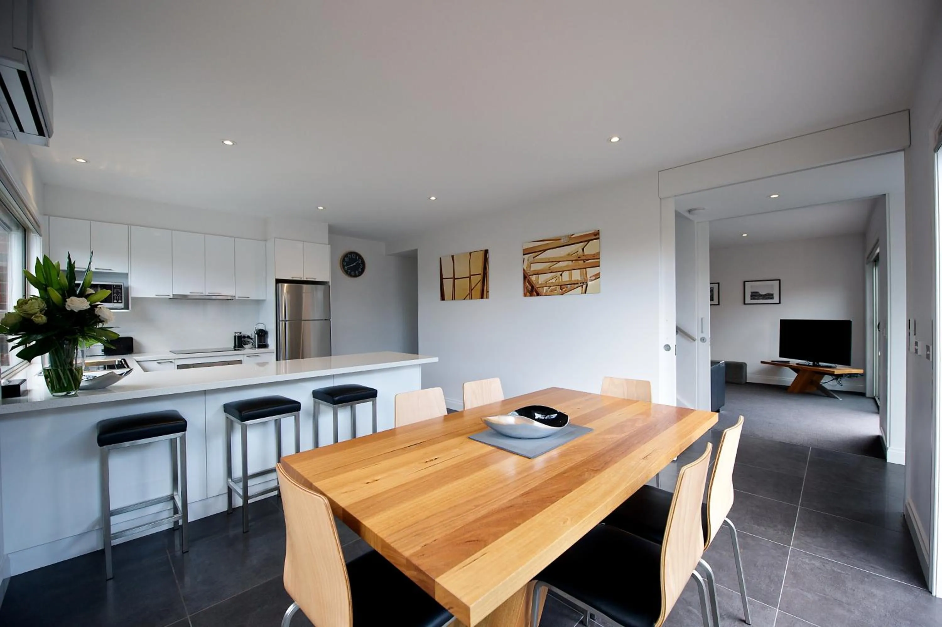 Kitchen or kitchenette in Mansi on Raymond