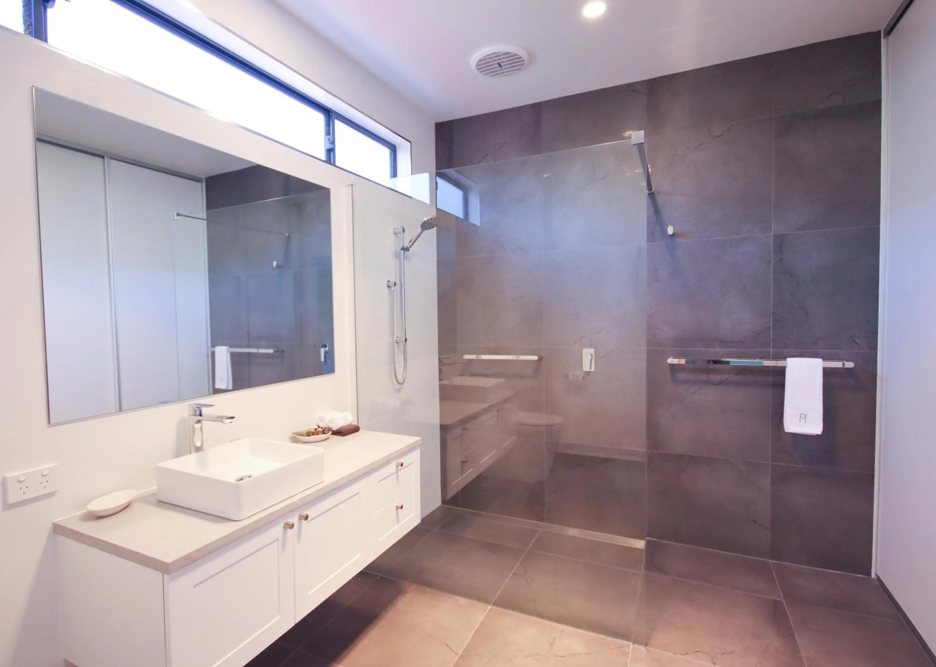 Bathroom in Mansi on Raymond