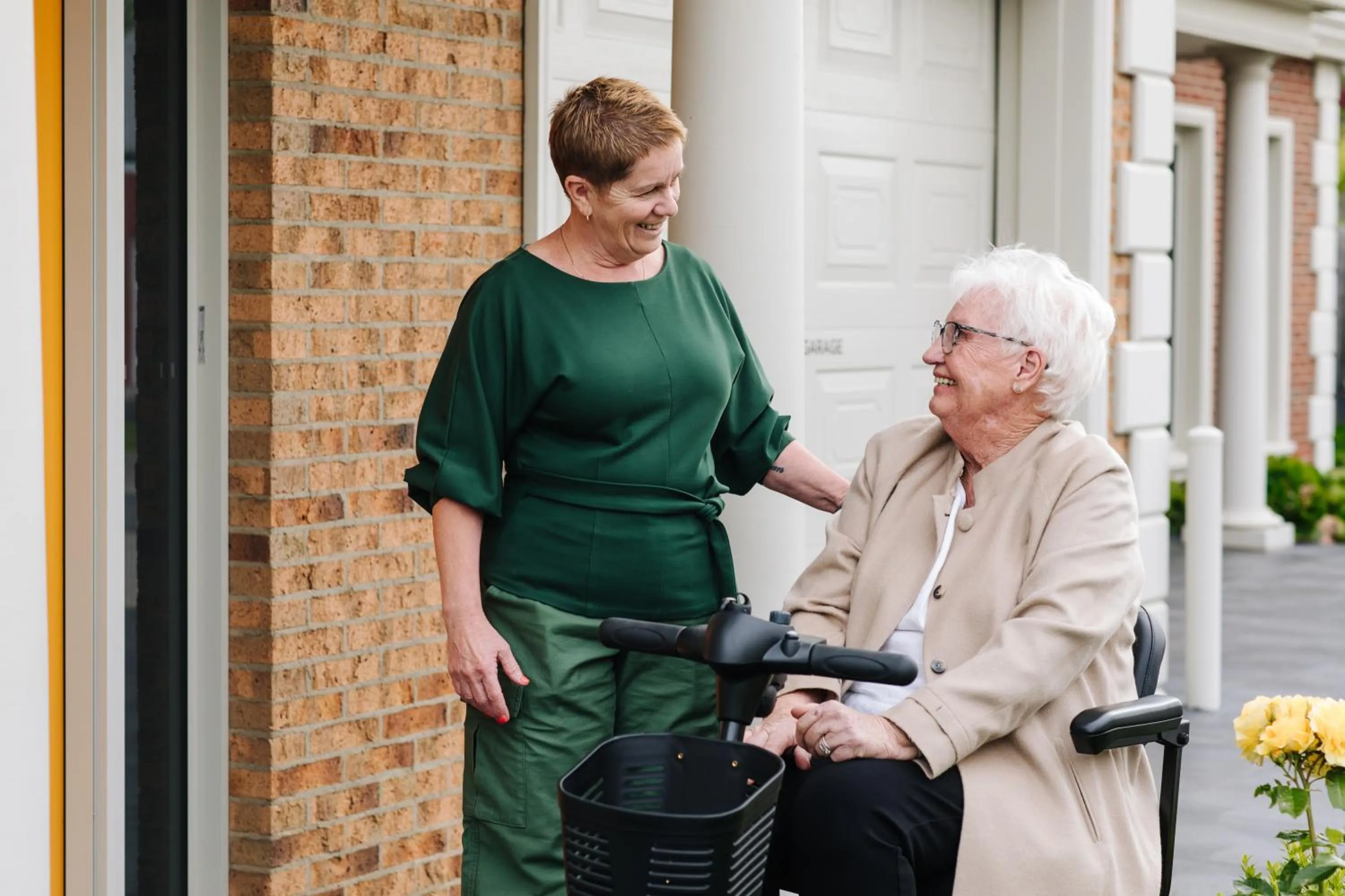 Facade/entrance in Mansi on Raymond