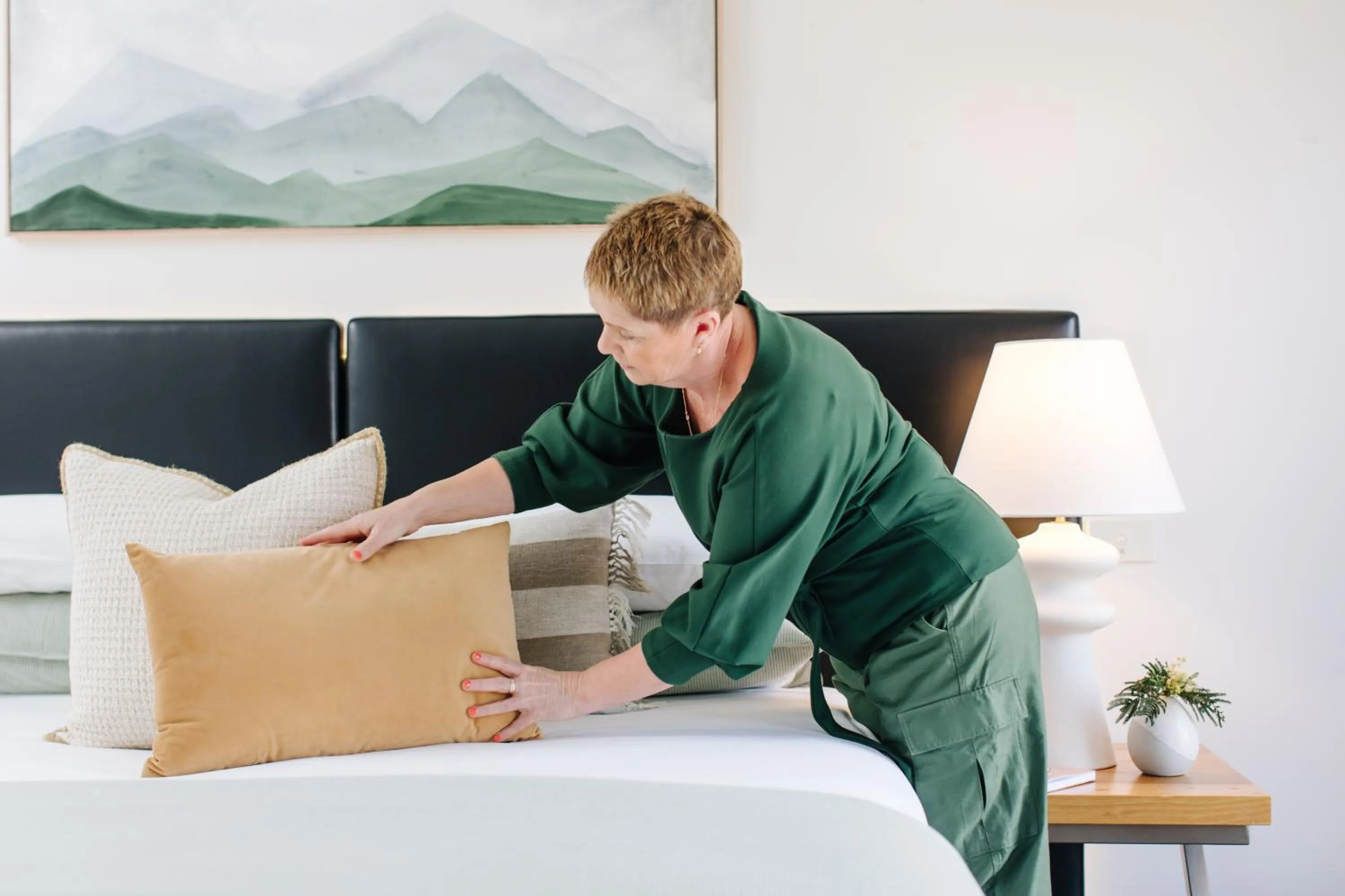 Bathroom, Bed in Mansi on Raymond