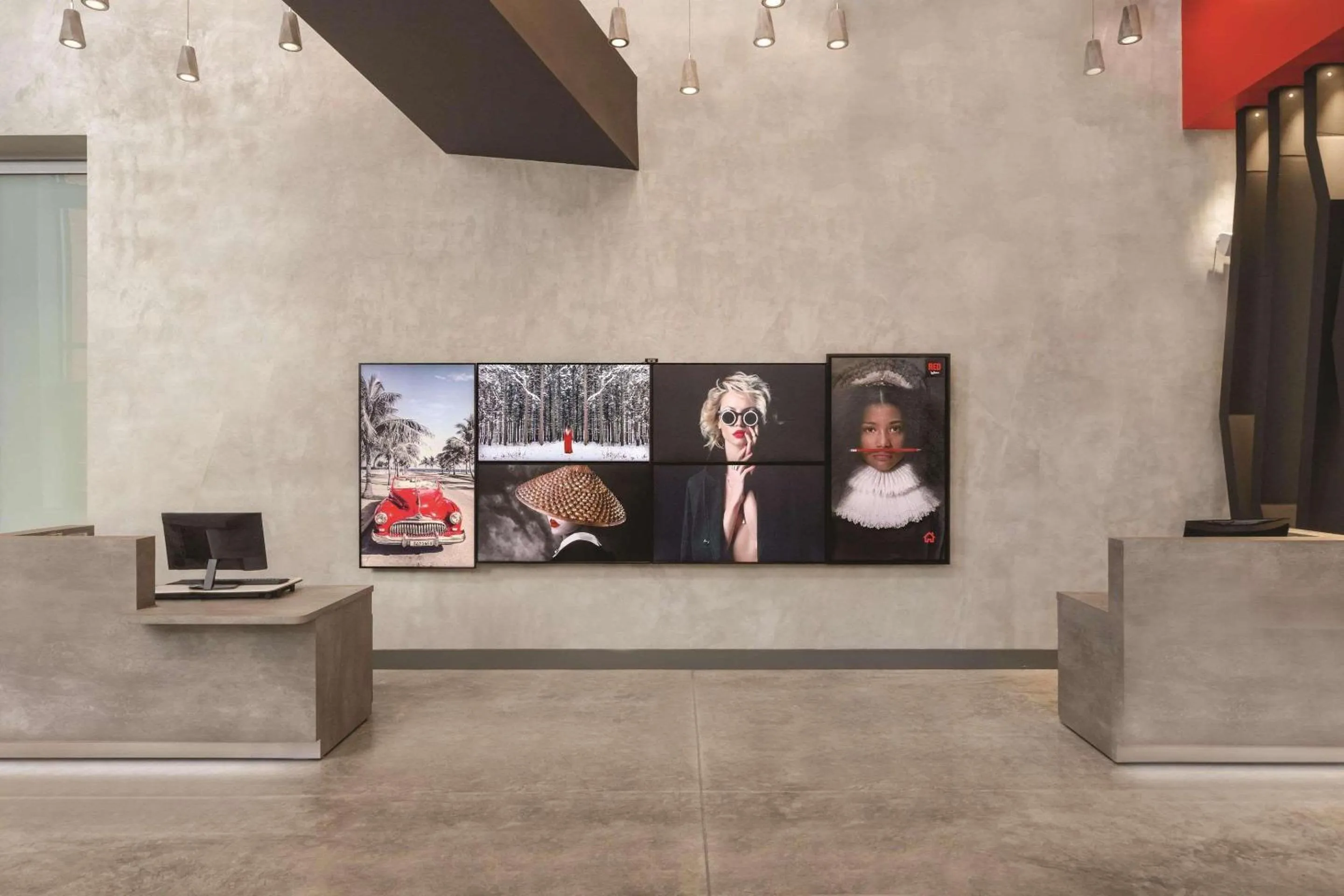 Lobby or reception in Radisson RED Miami Airport