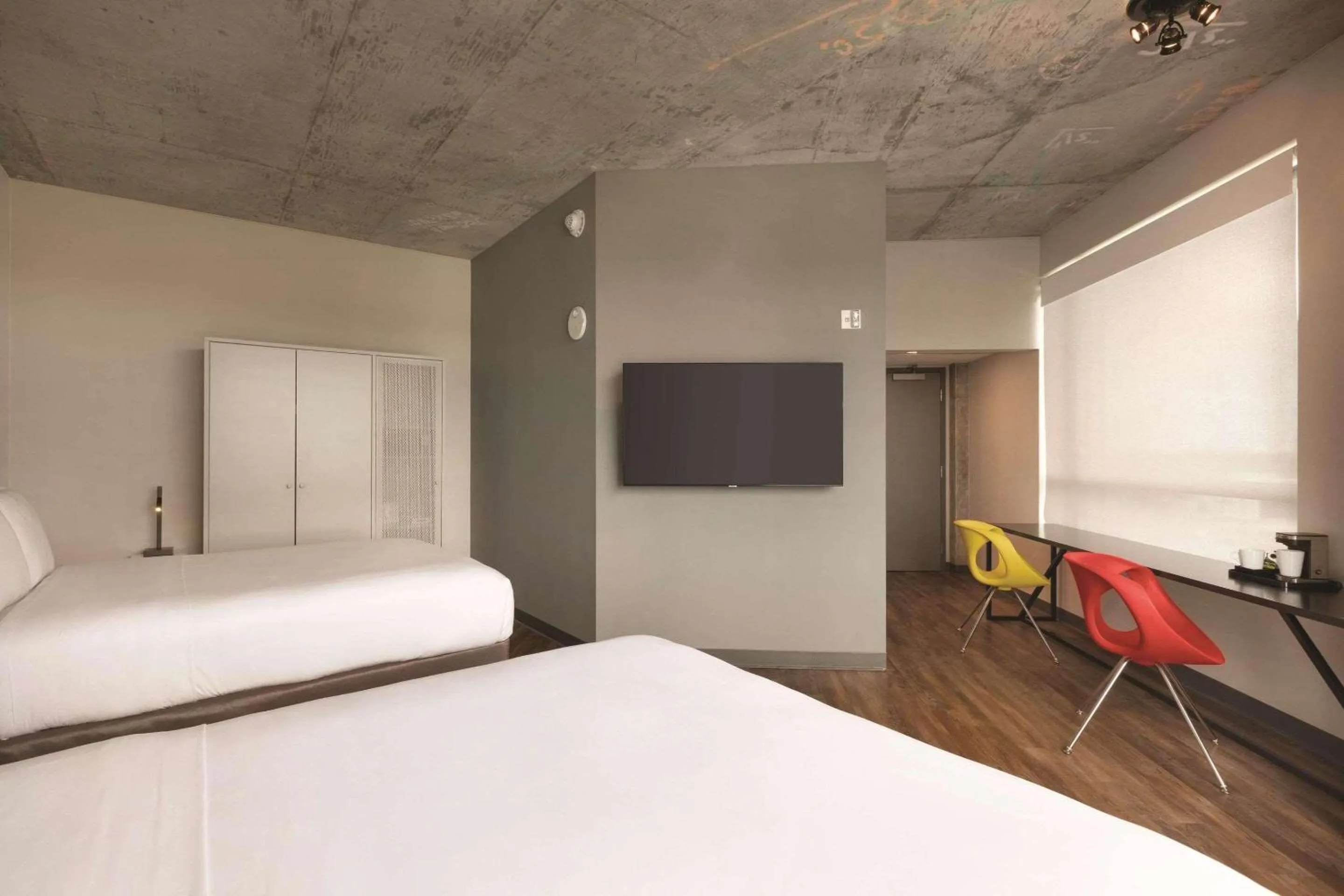 Bedroom in Radisson RED Miami Airport