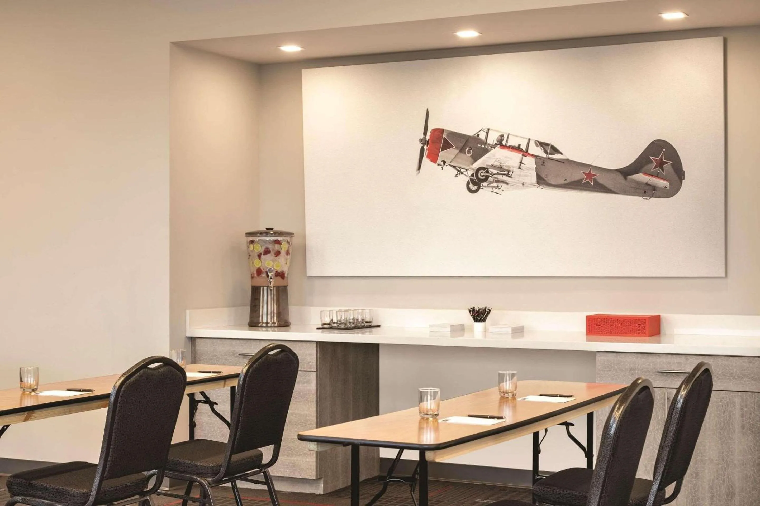 Meeting/conference room in Radisson RED Miami Airport