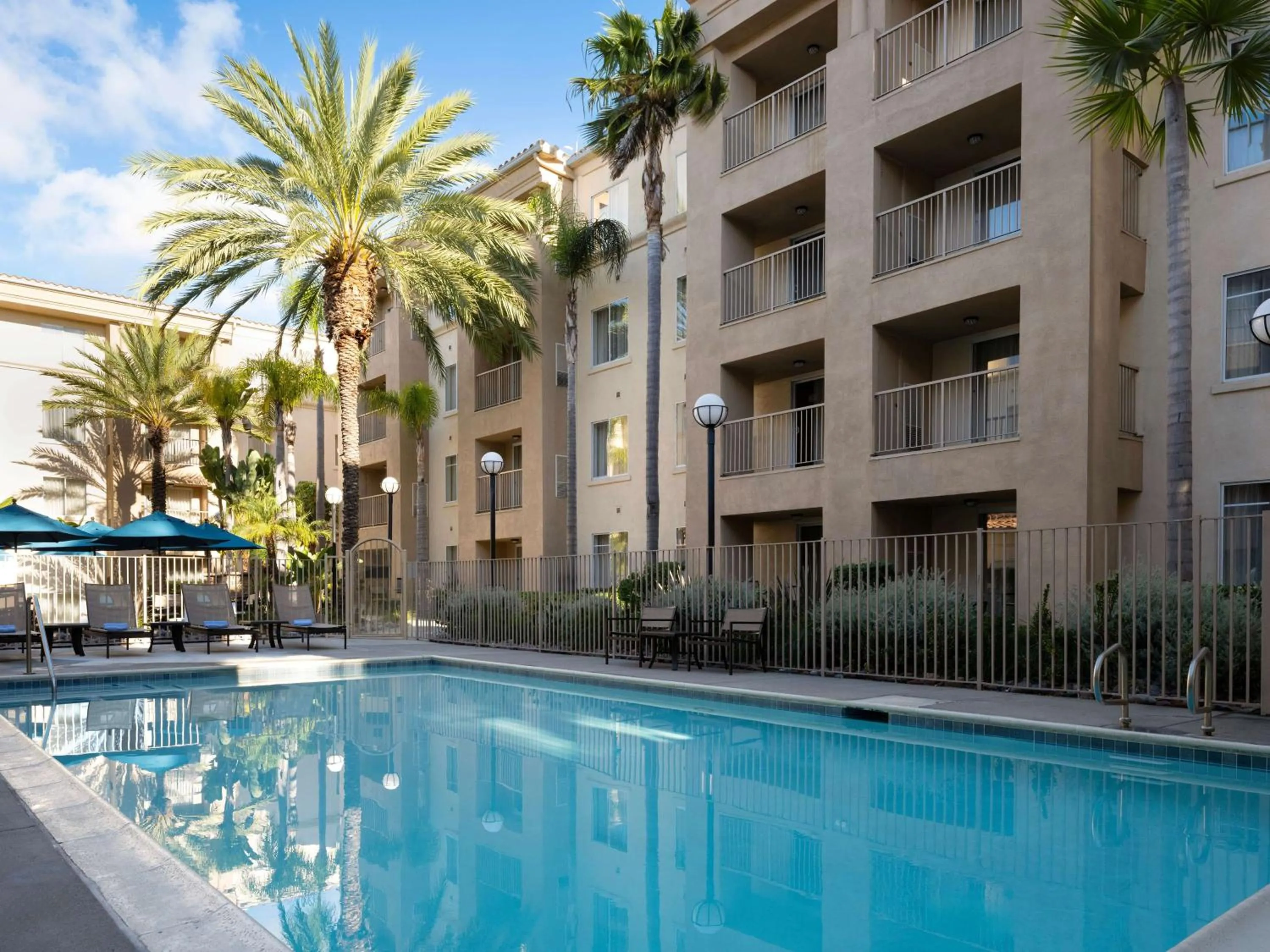Swimming pool in Hyatt House San Diego Sorrento Mesa