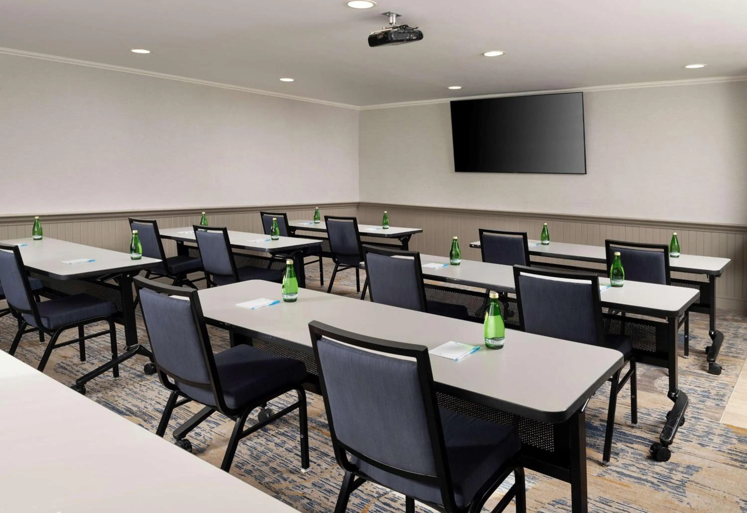 Meeting/conference room in Hyatt House San Diego Sorrento Mesa
