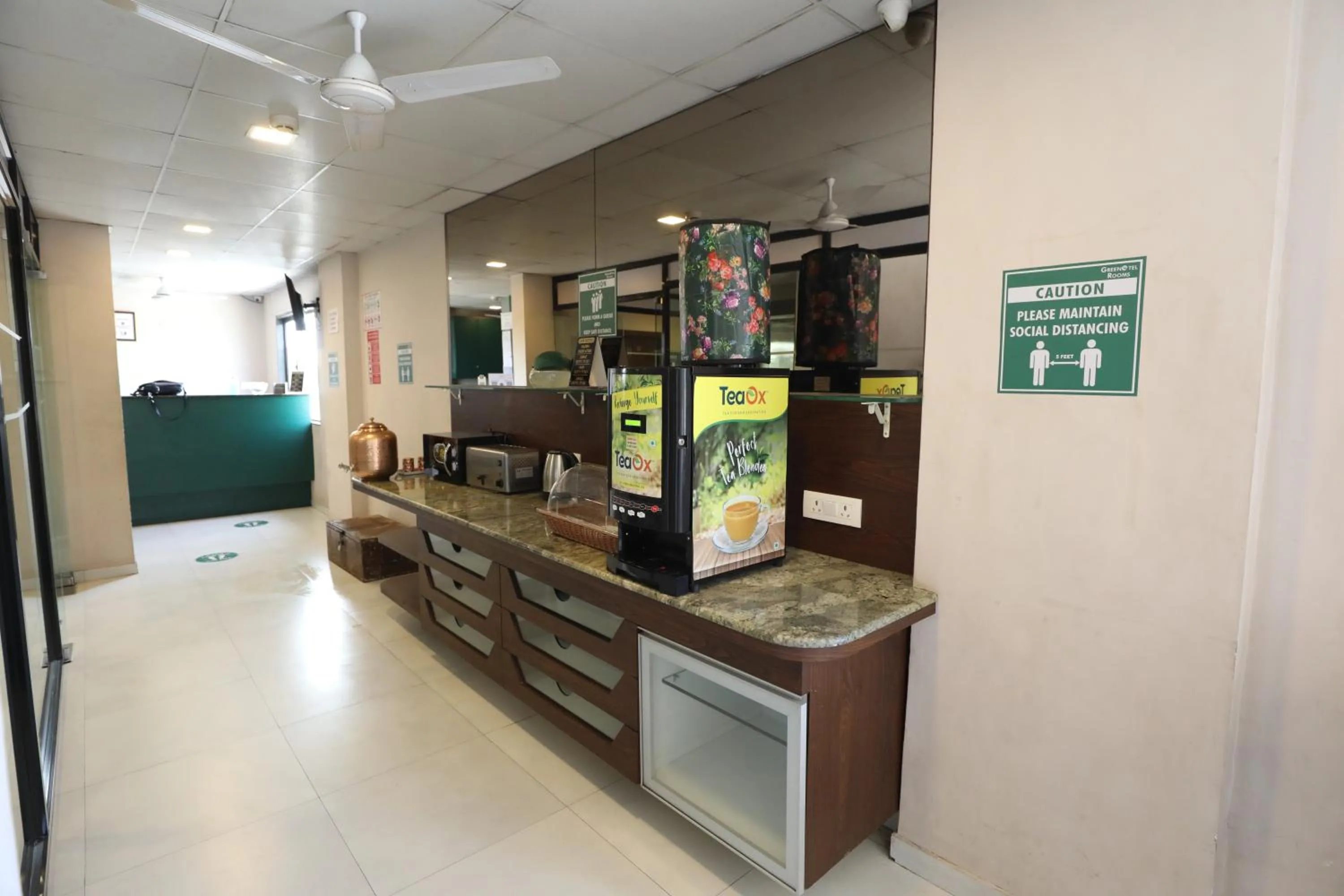 Restaurant/places to eat in Greenotel Rooms Hazira, Surat