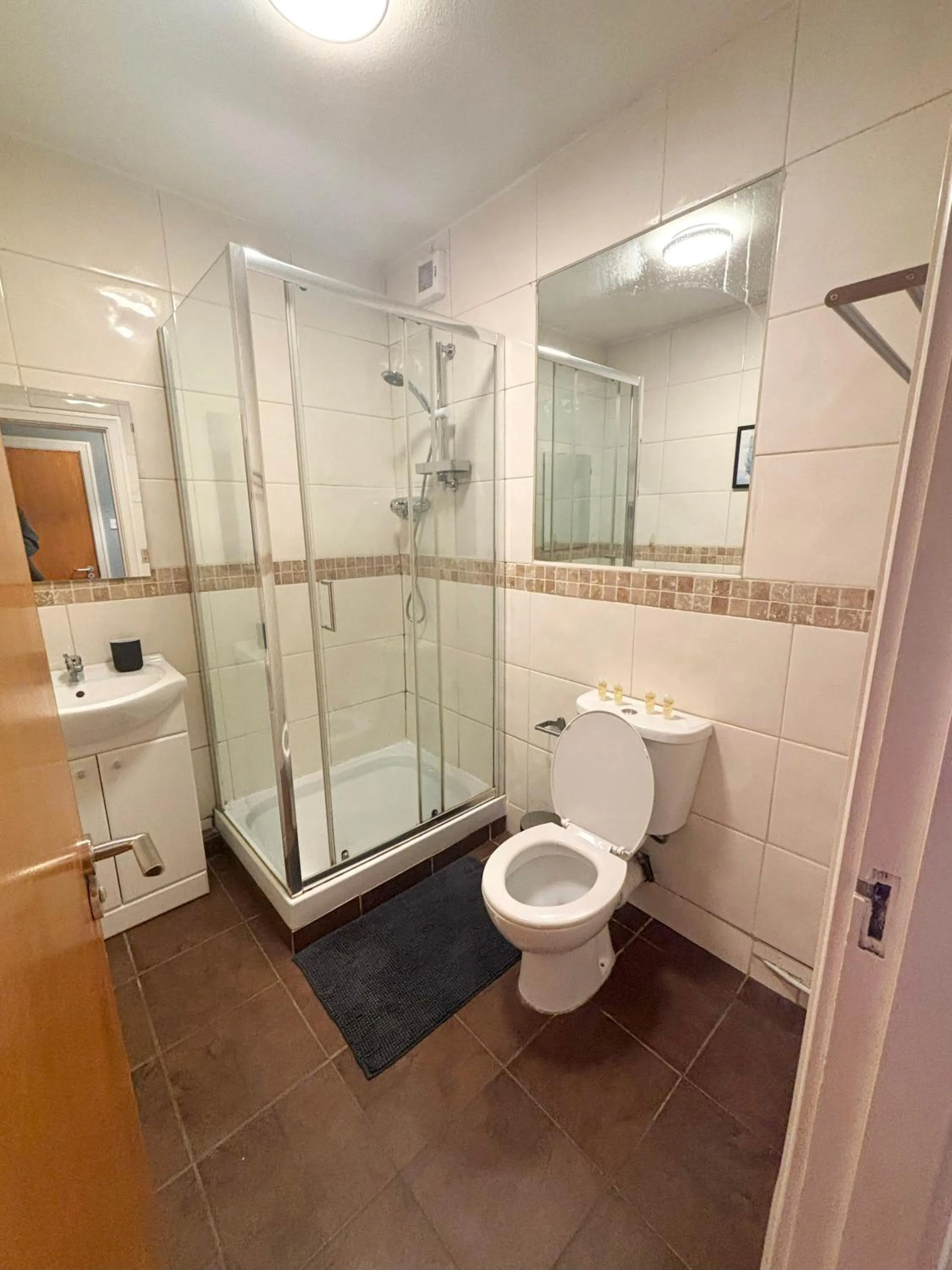 Shower in Leevin Studios