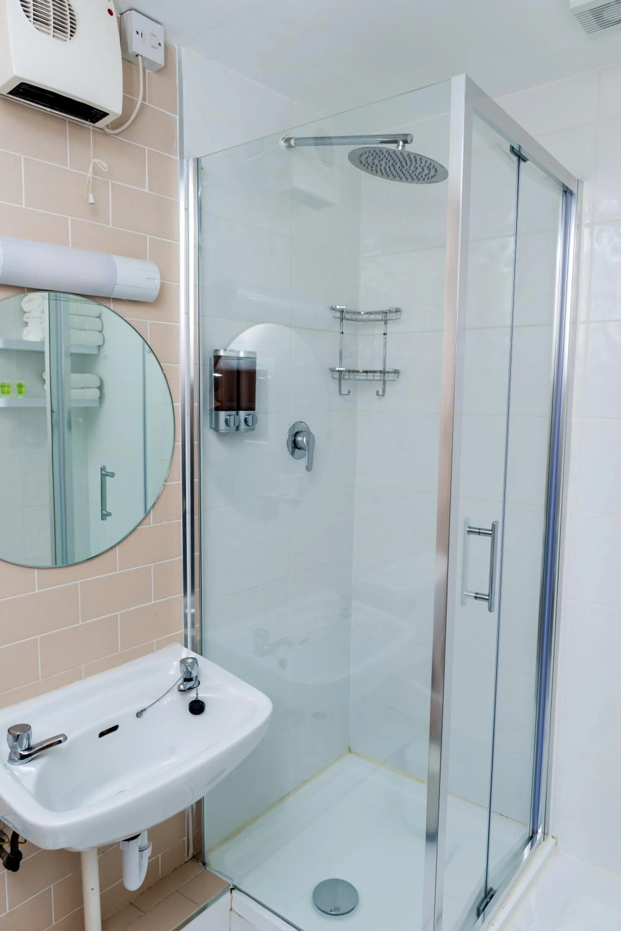 Bathroom in Leevin Studios