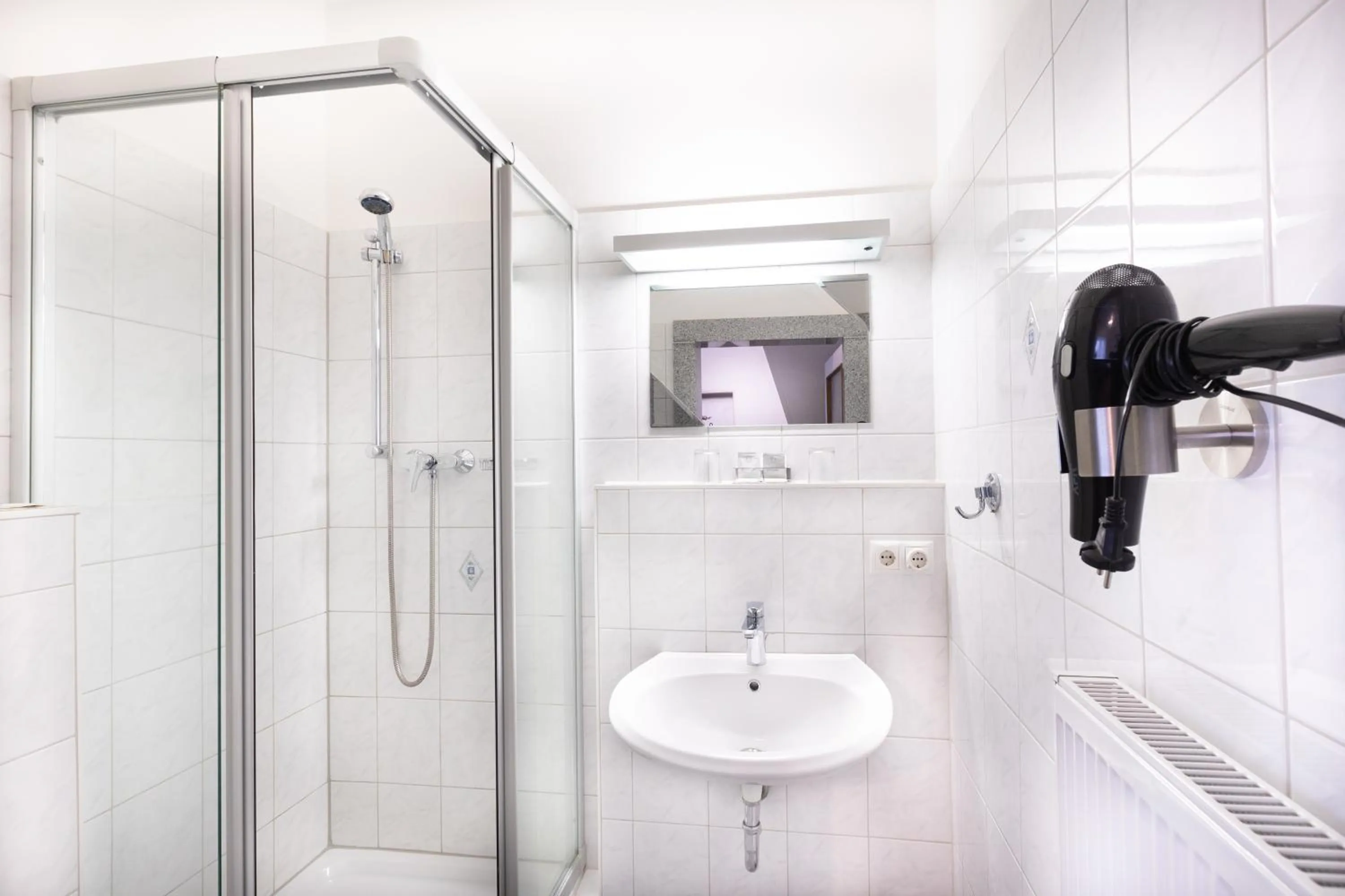 Bathroom in Firzlaff's Hotel