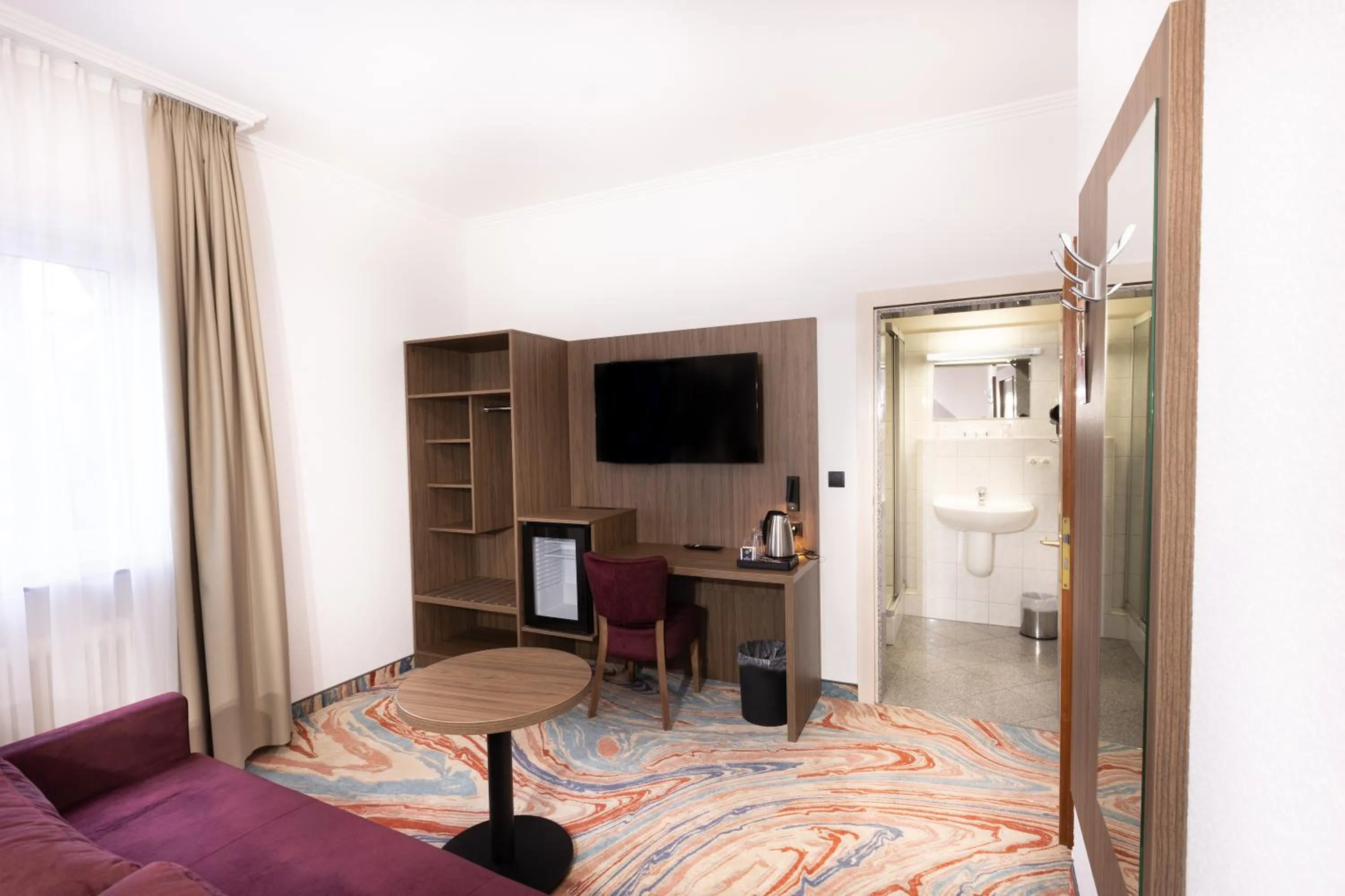 Photo of the whole room in Firzlaff's Hotel