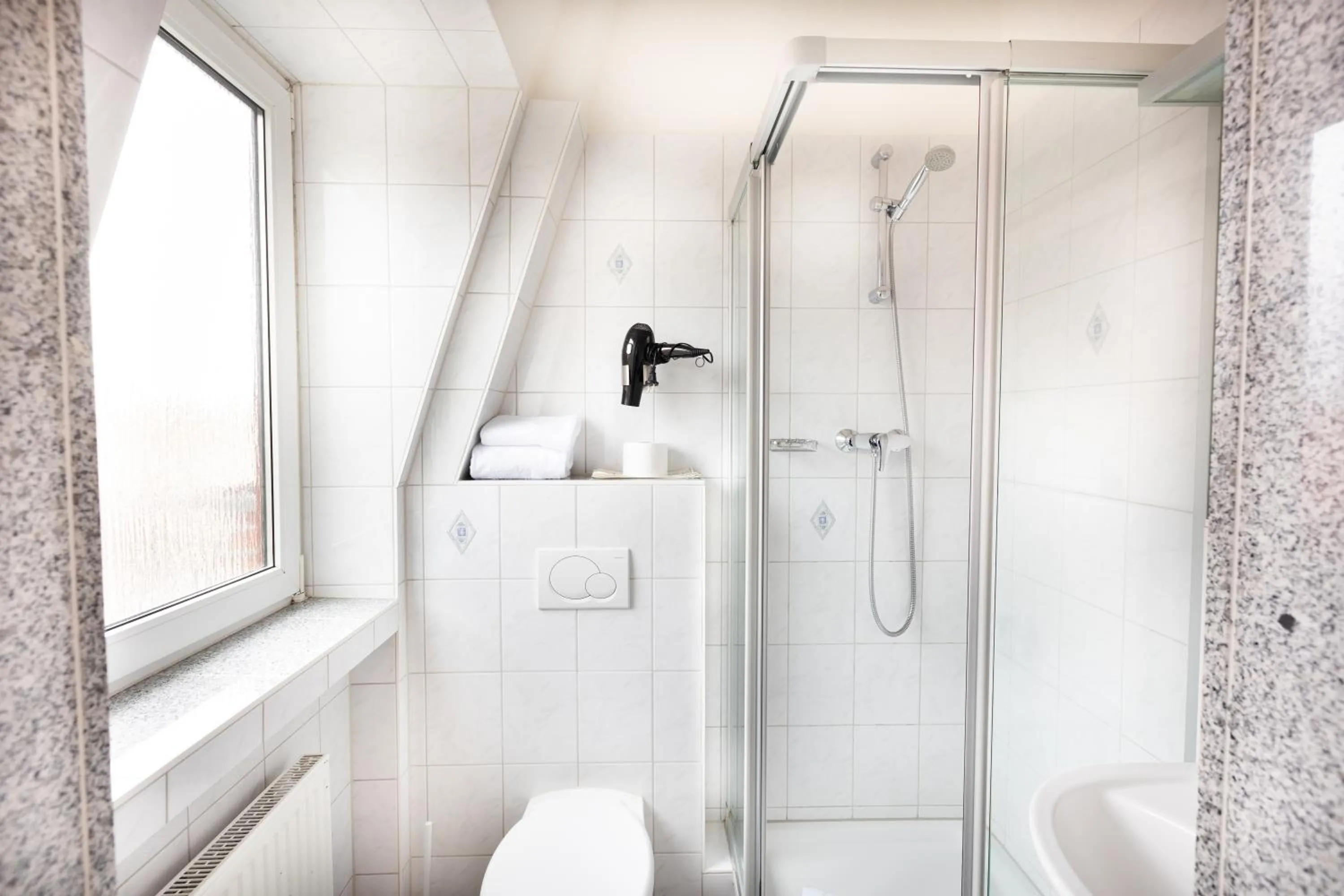 Bathroom in Firzlaff's Hotel