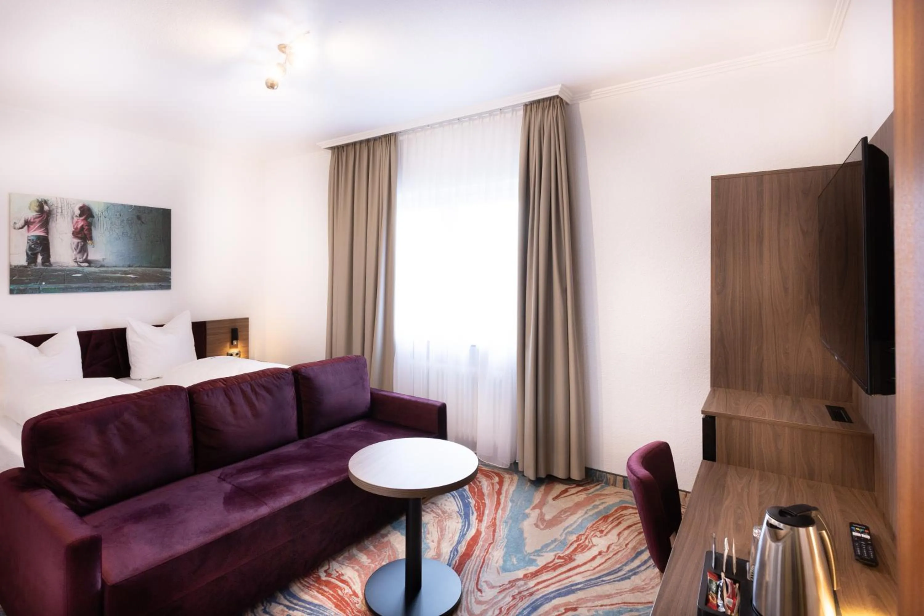 Photo of the whole room in Firzlaff's Hotel