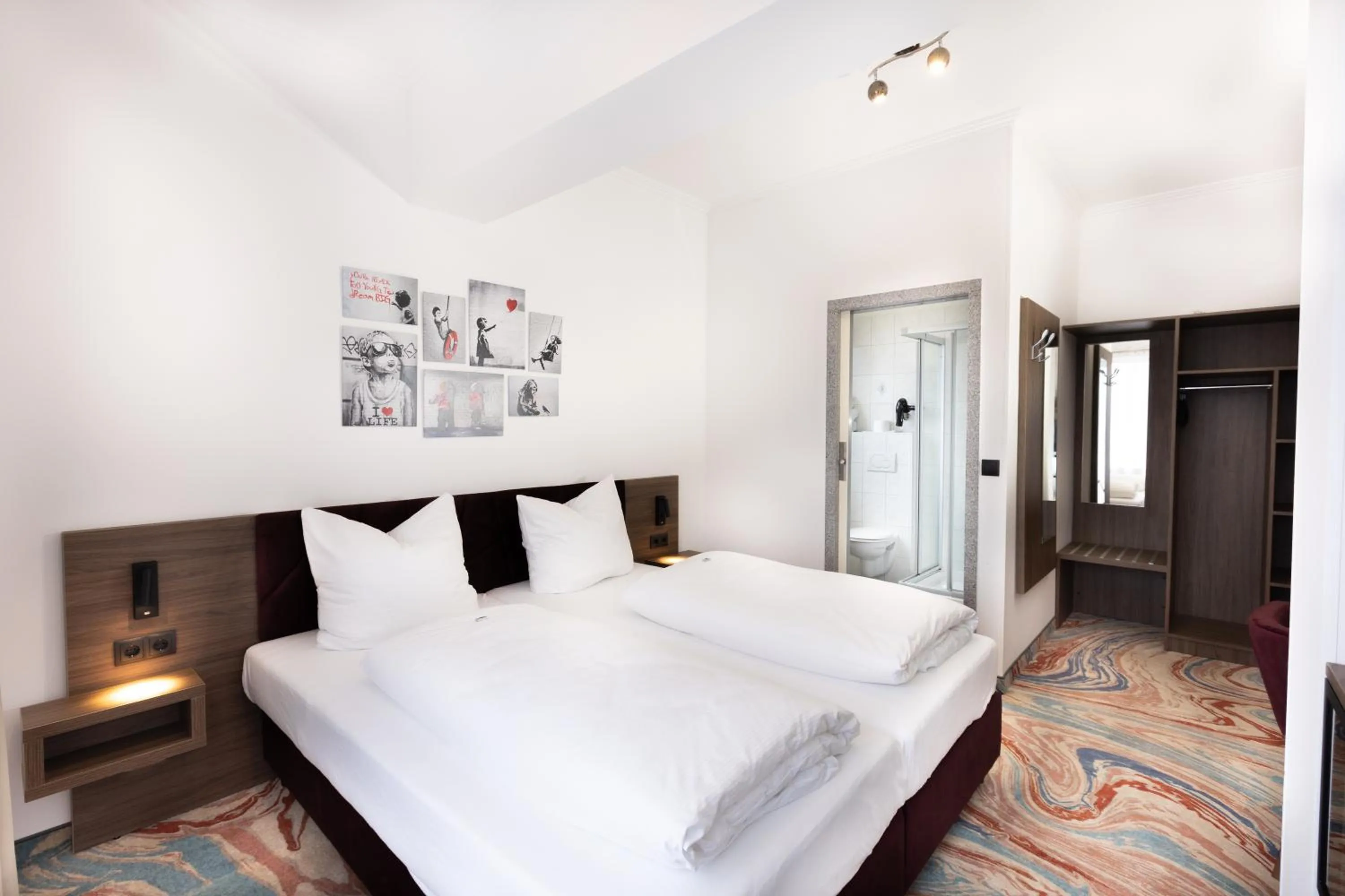 Photo of the whole room, Bed in Firzlaff's Hotel