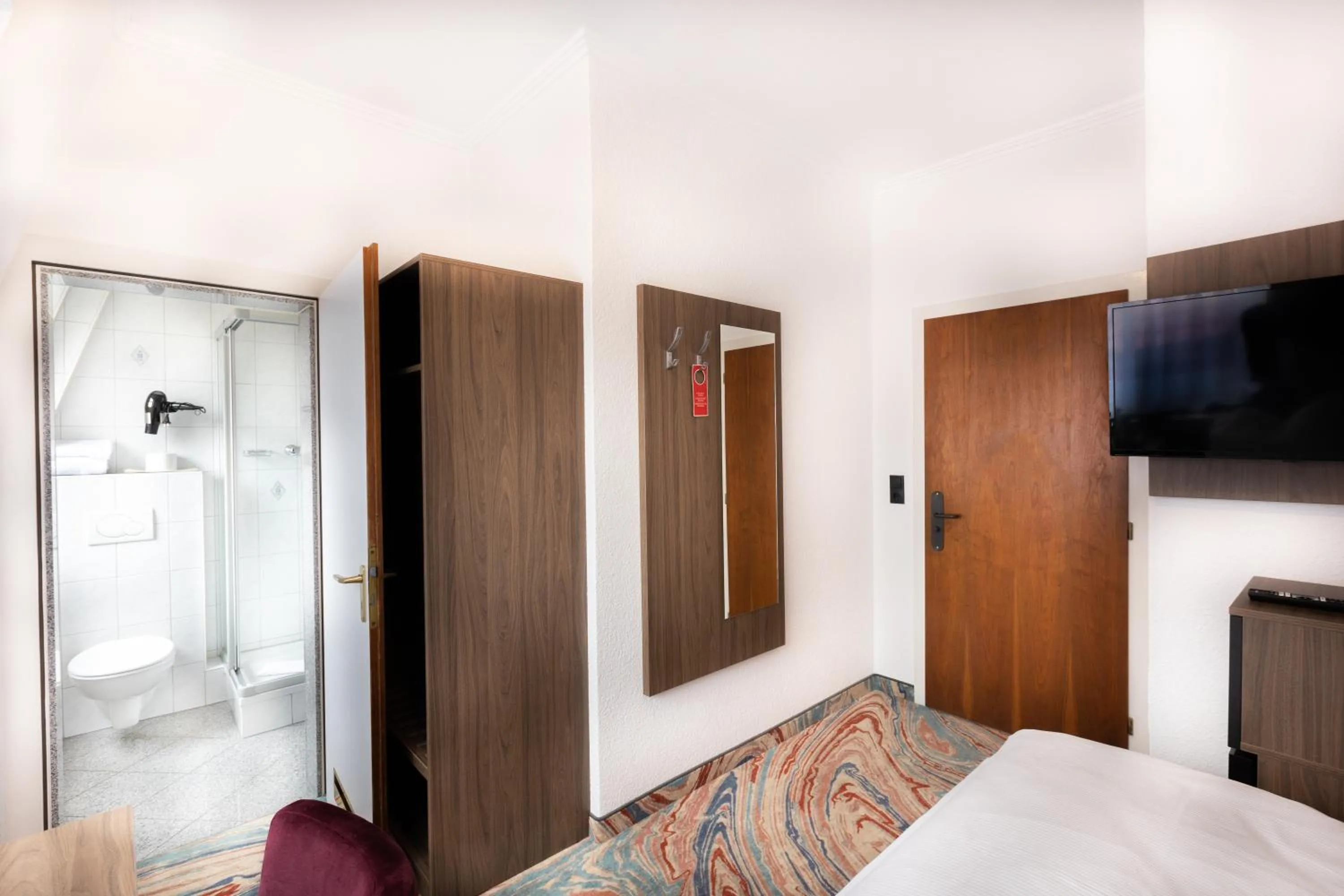 Photo of the whole room, Bed in Firzlaff's Hotel