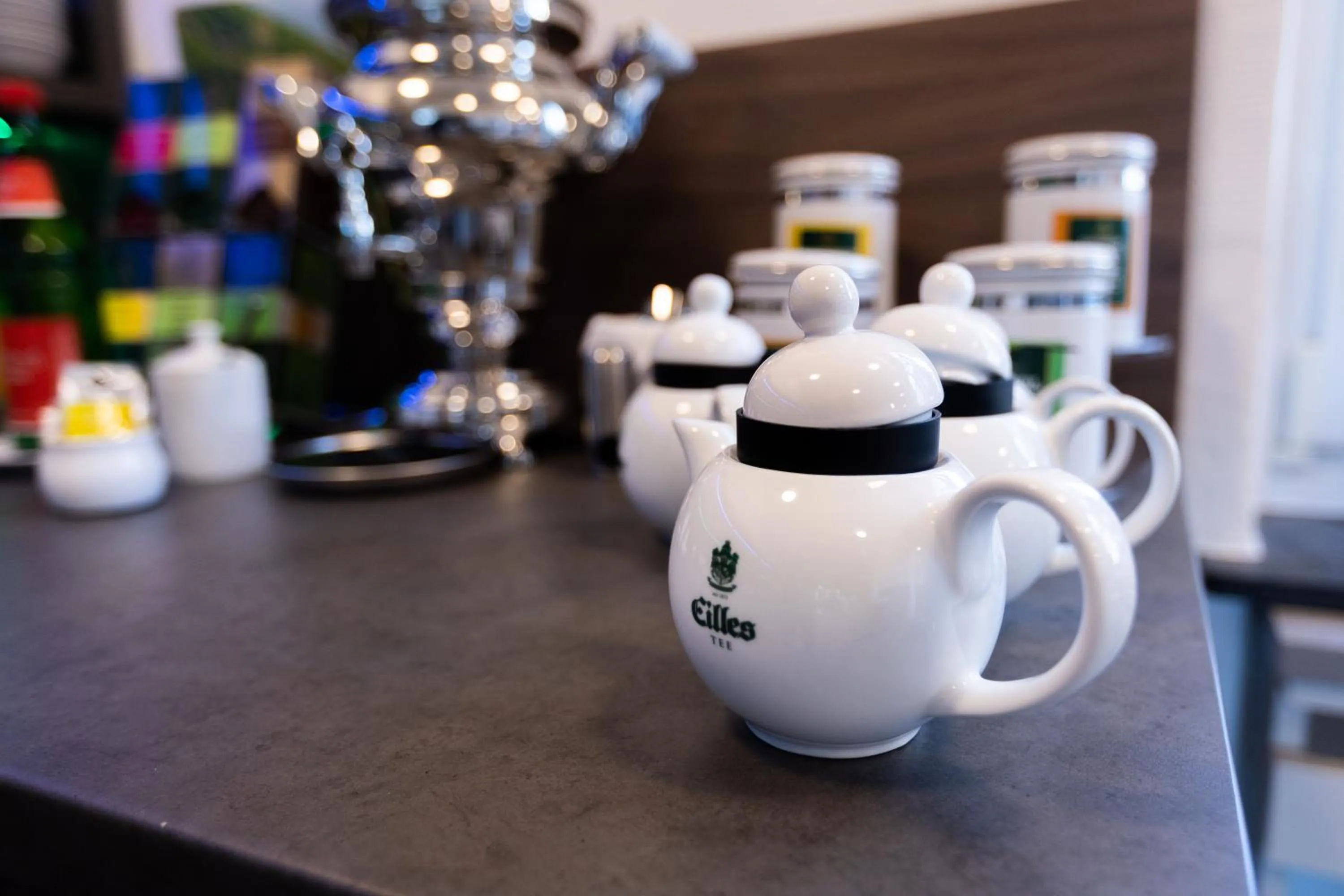 Breakfast in Firzlaff's Hotel