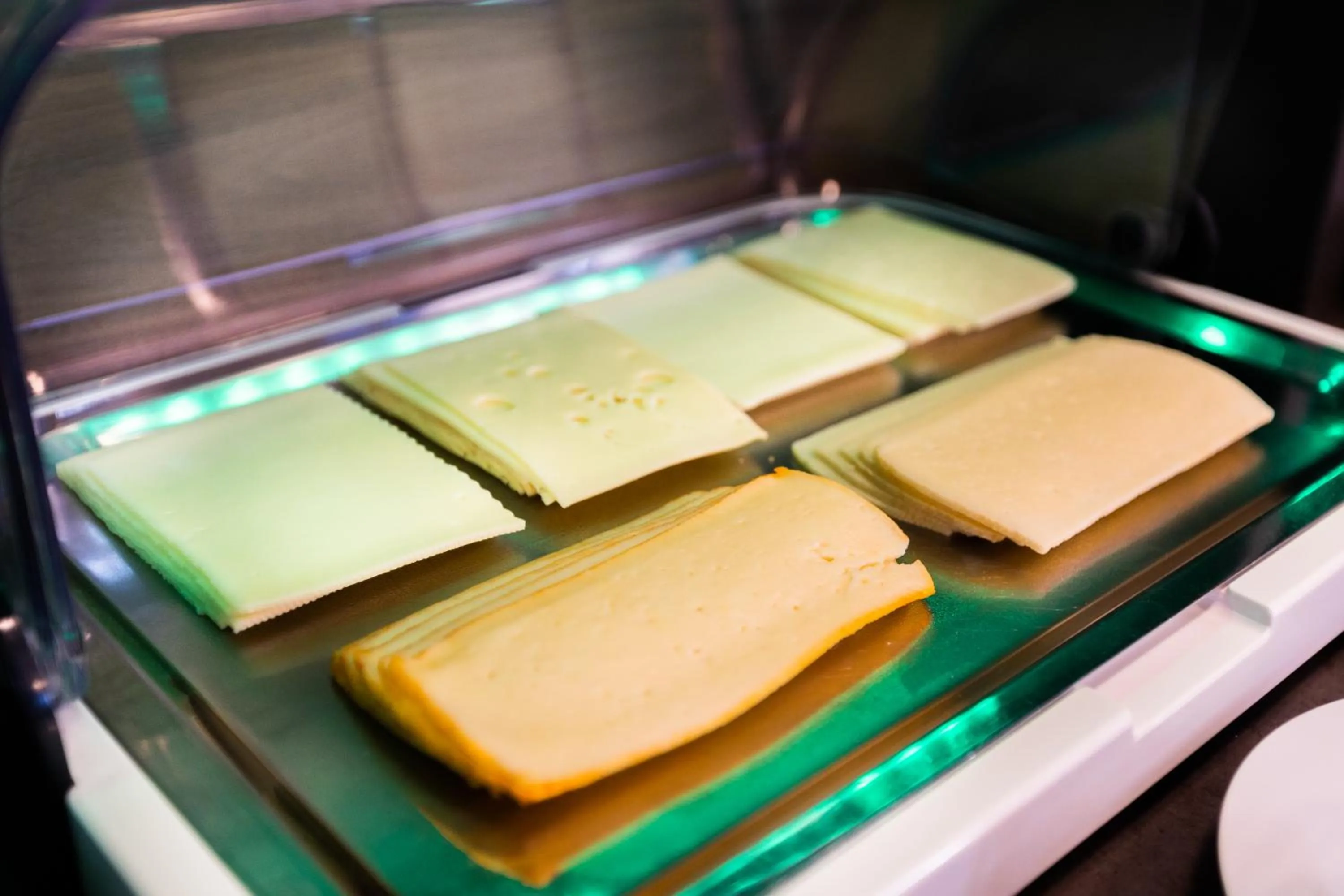 Breakfast in Firzlaff's Hotel