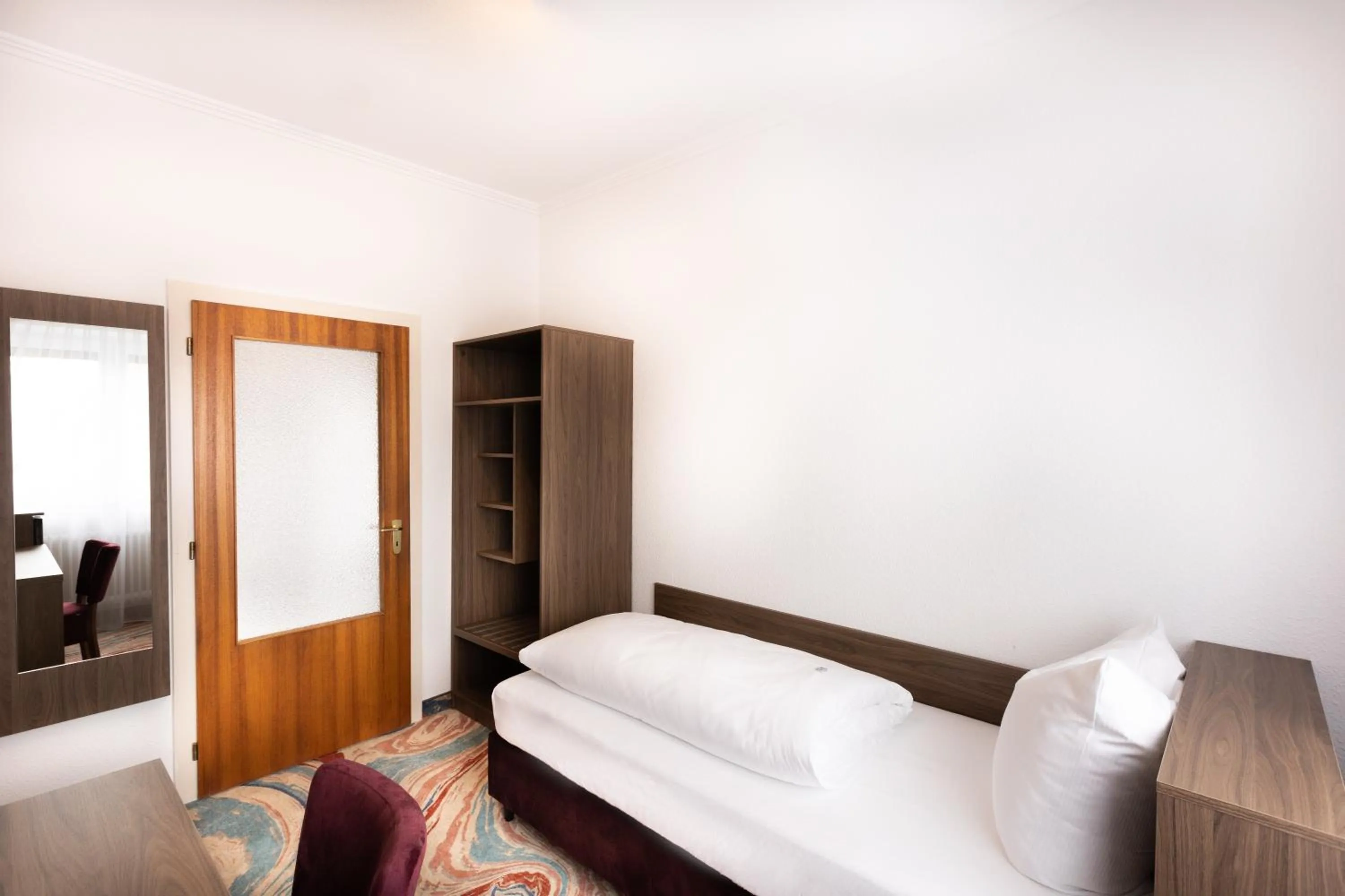 Photo of the whole room, Bed in Firzlaff's Hotel