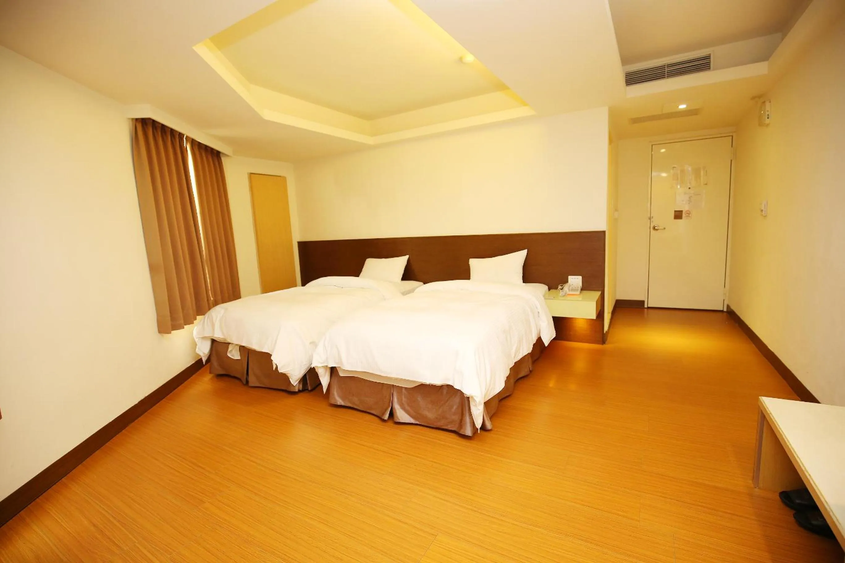 Photo of the whole room, Bed in Tai Shinu Hotel