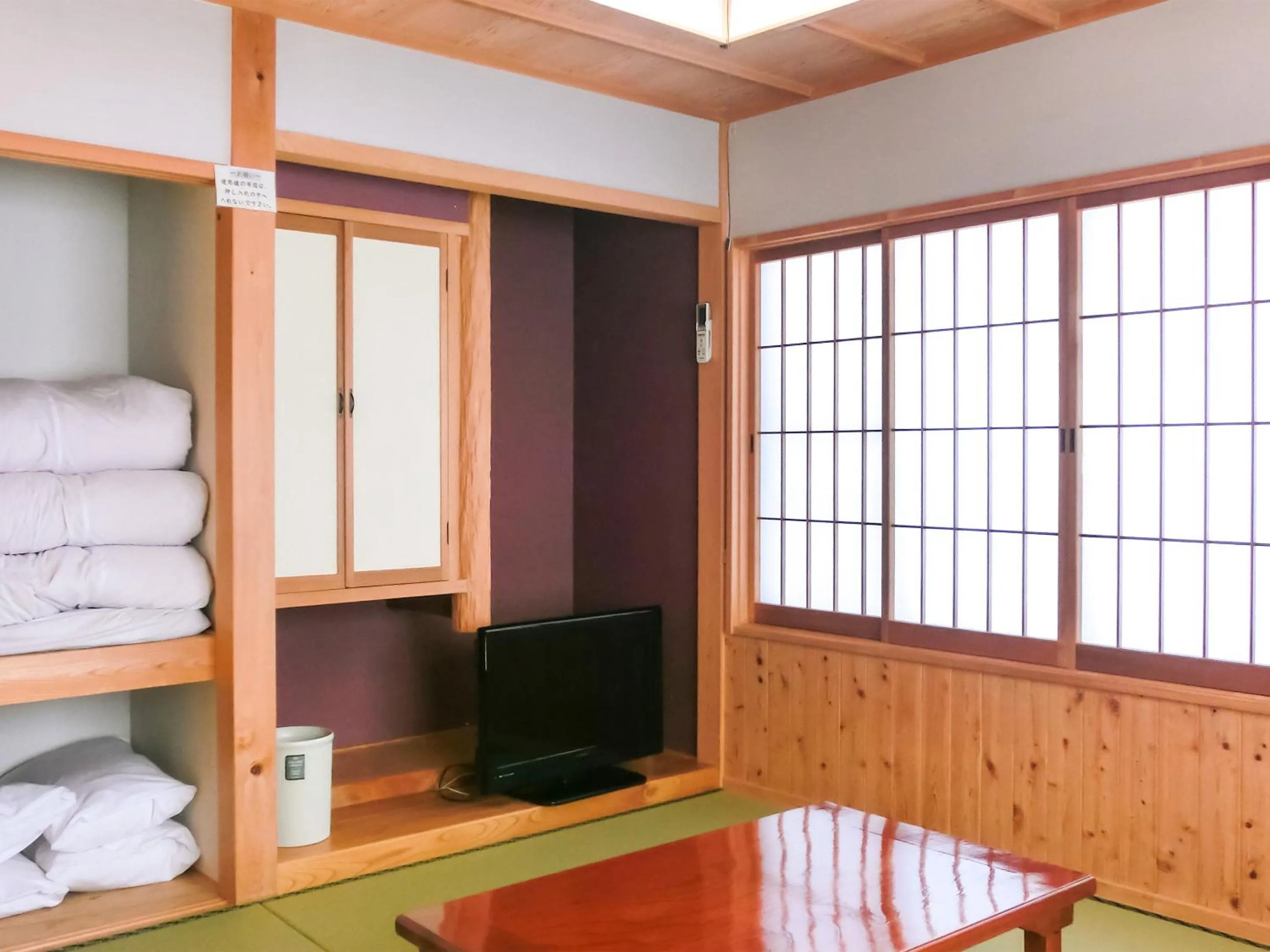 Photo of the whole room in Hanasaku Onsen Yoshiyaso