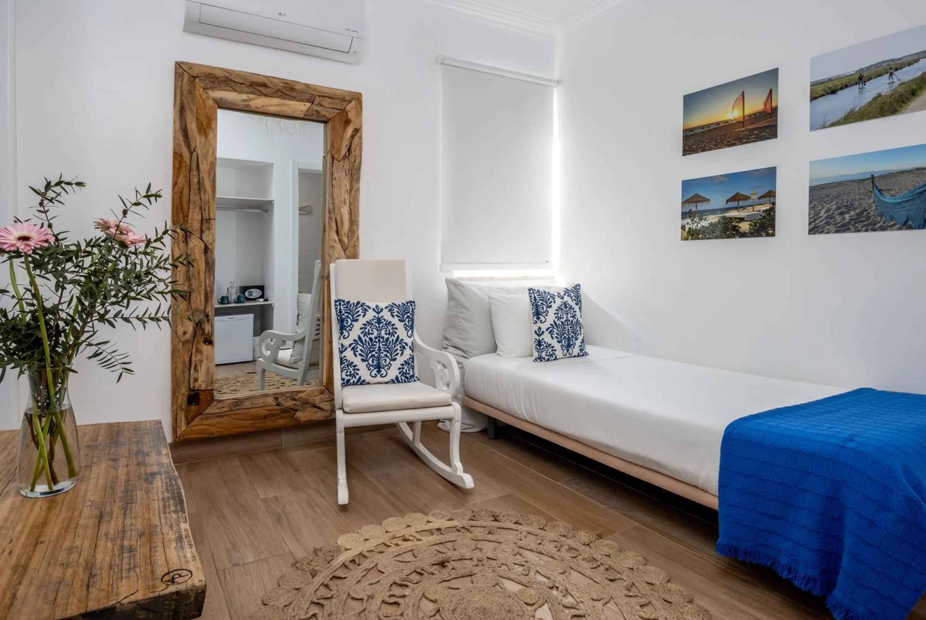 Living room, Bed in Villa Center - Alojamento Local