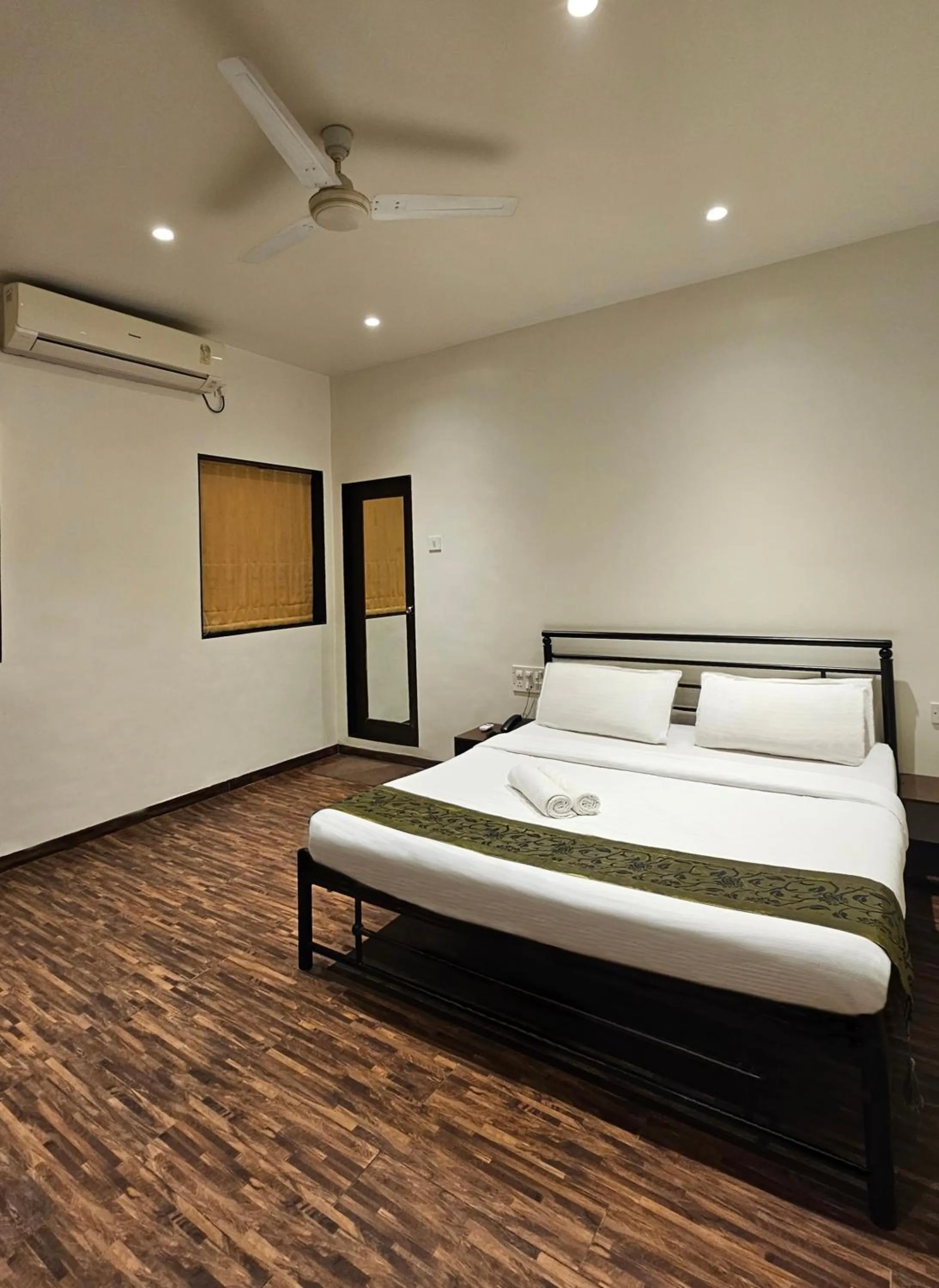Bed in Hotel Kumkum
