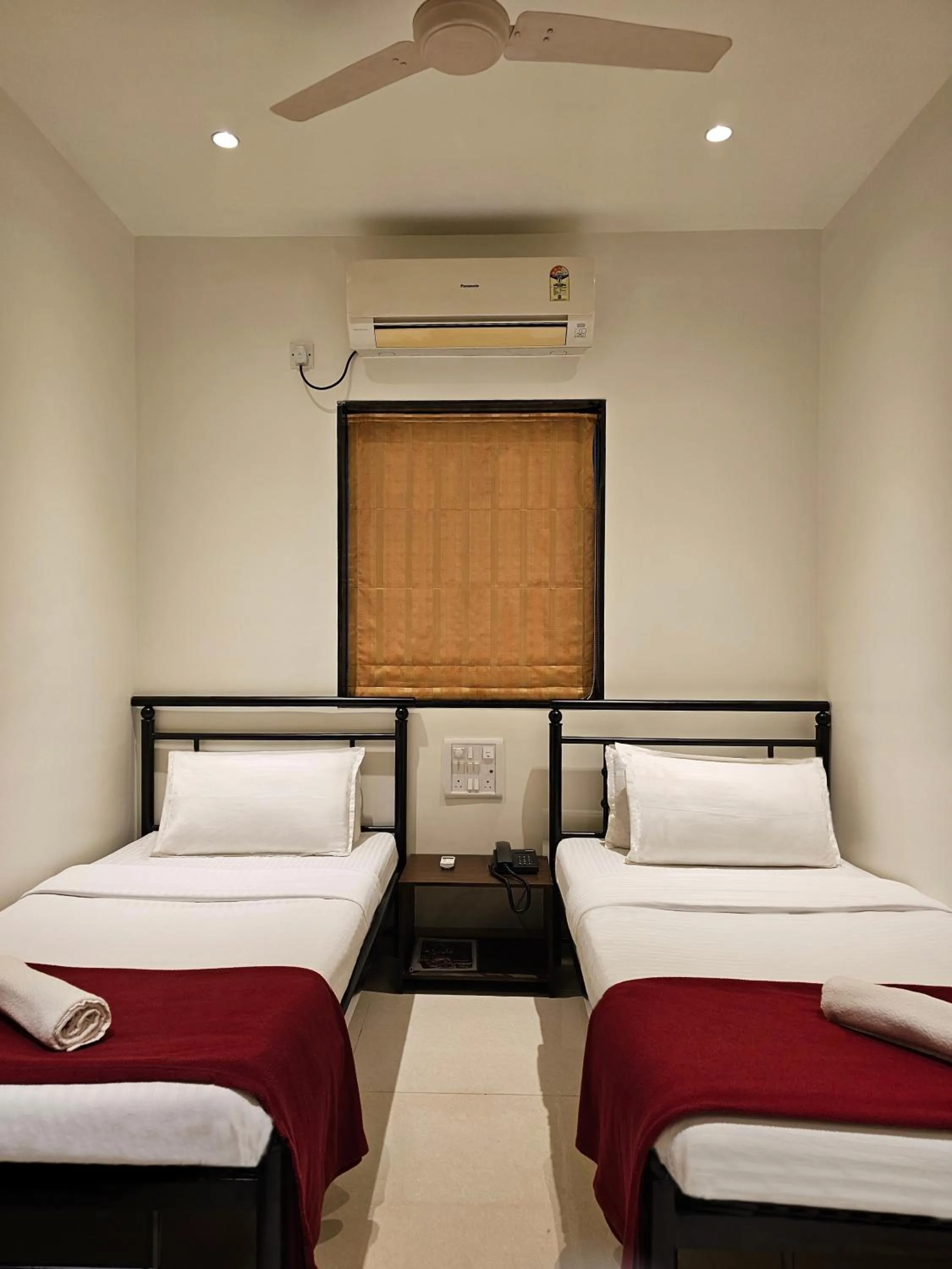 Bedroom, Bed in Hotel Kumkum