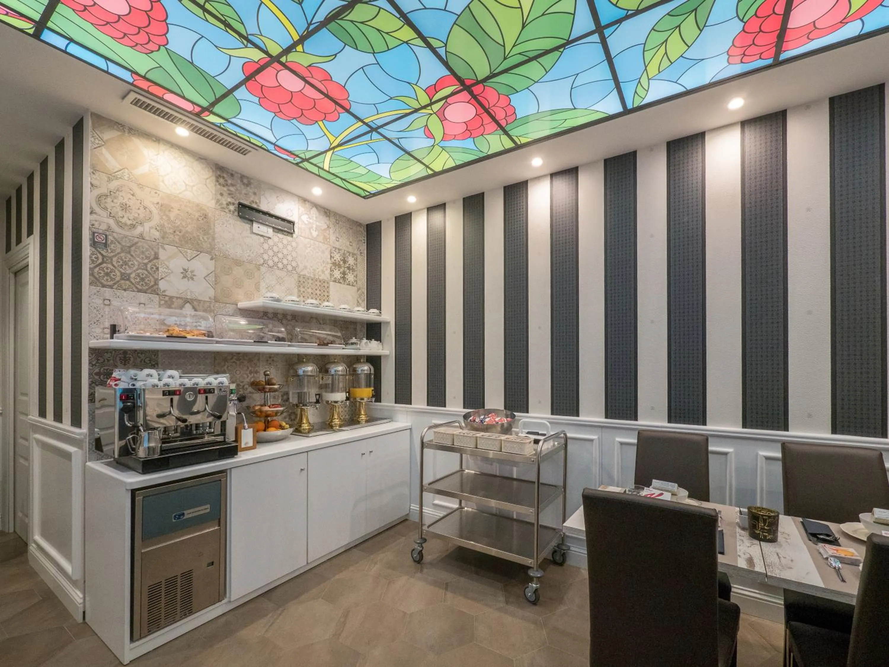 Breakfast in Bramble Luxury Suites