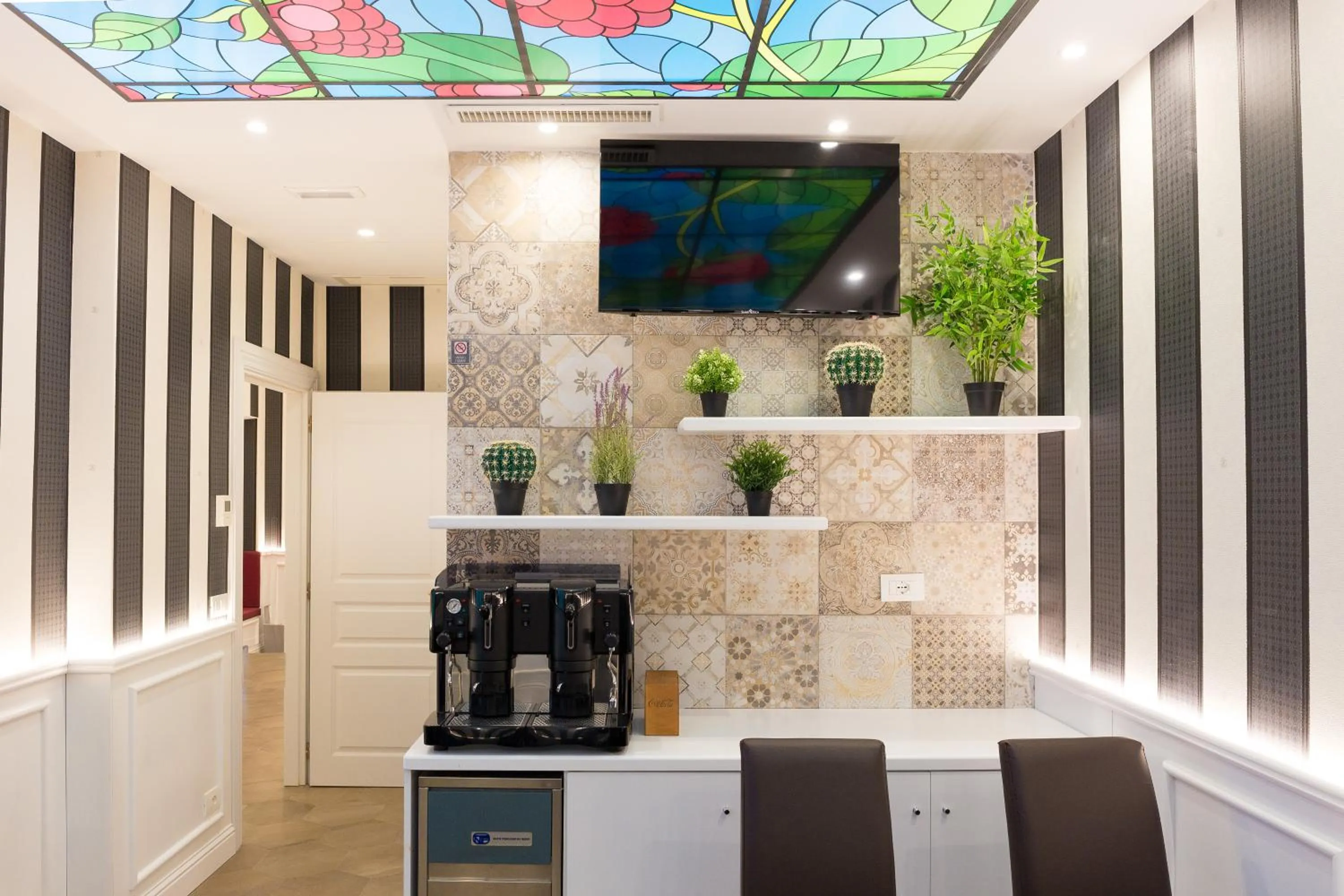 Communal lounge/ TV room in Bramble Luxury Suites