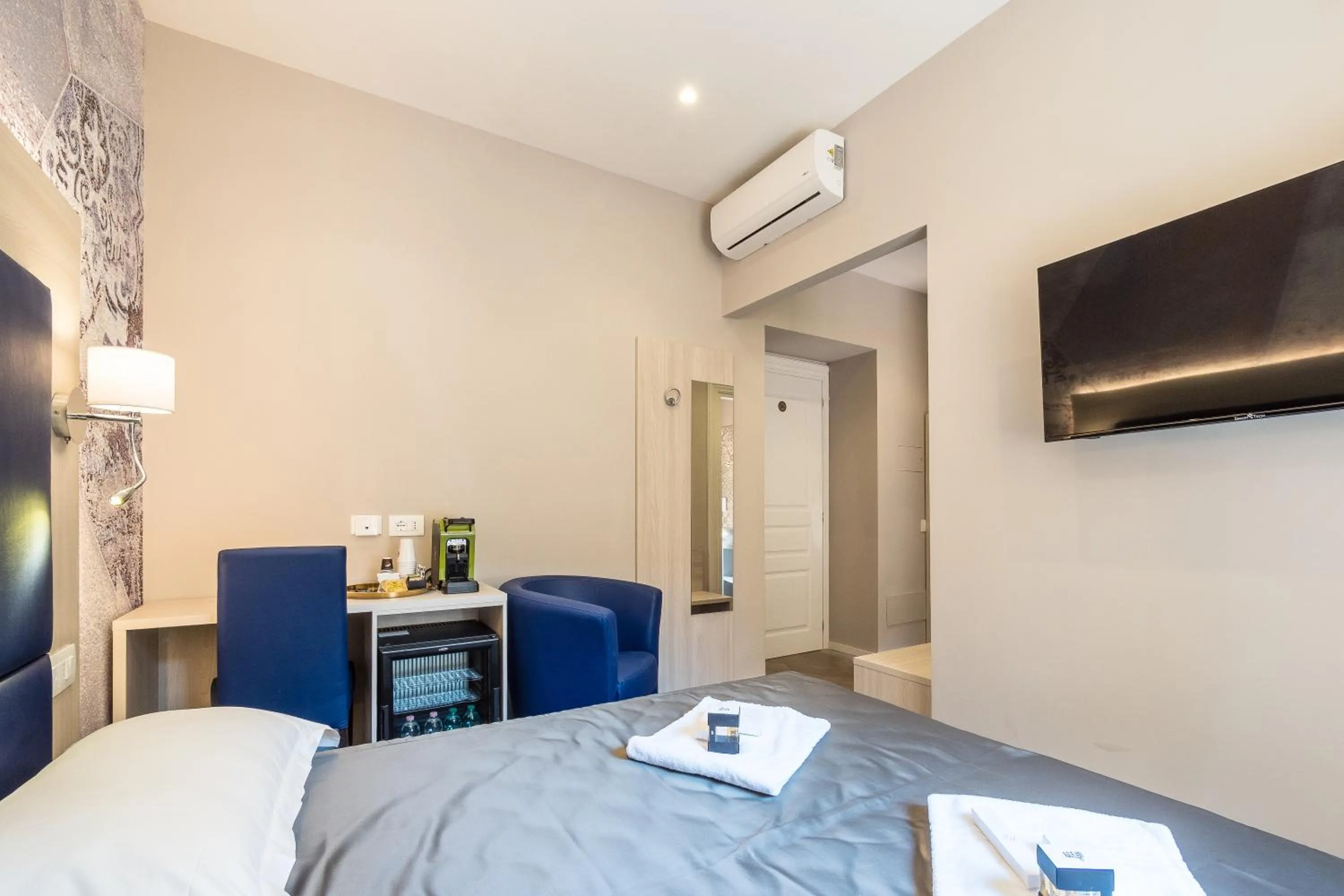 Bedroom, Bed in Bramble Luxury Suites