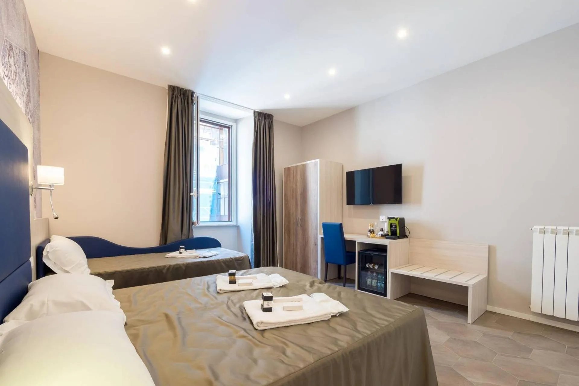 Bedroom, Bed in Bramble Luxury Suites