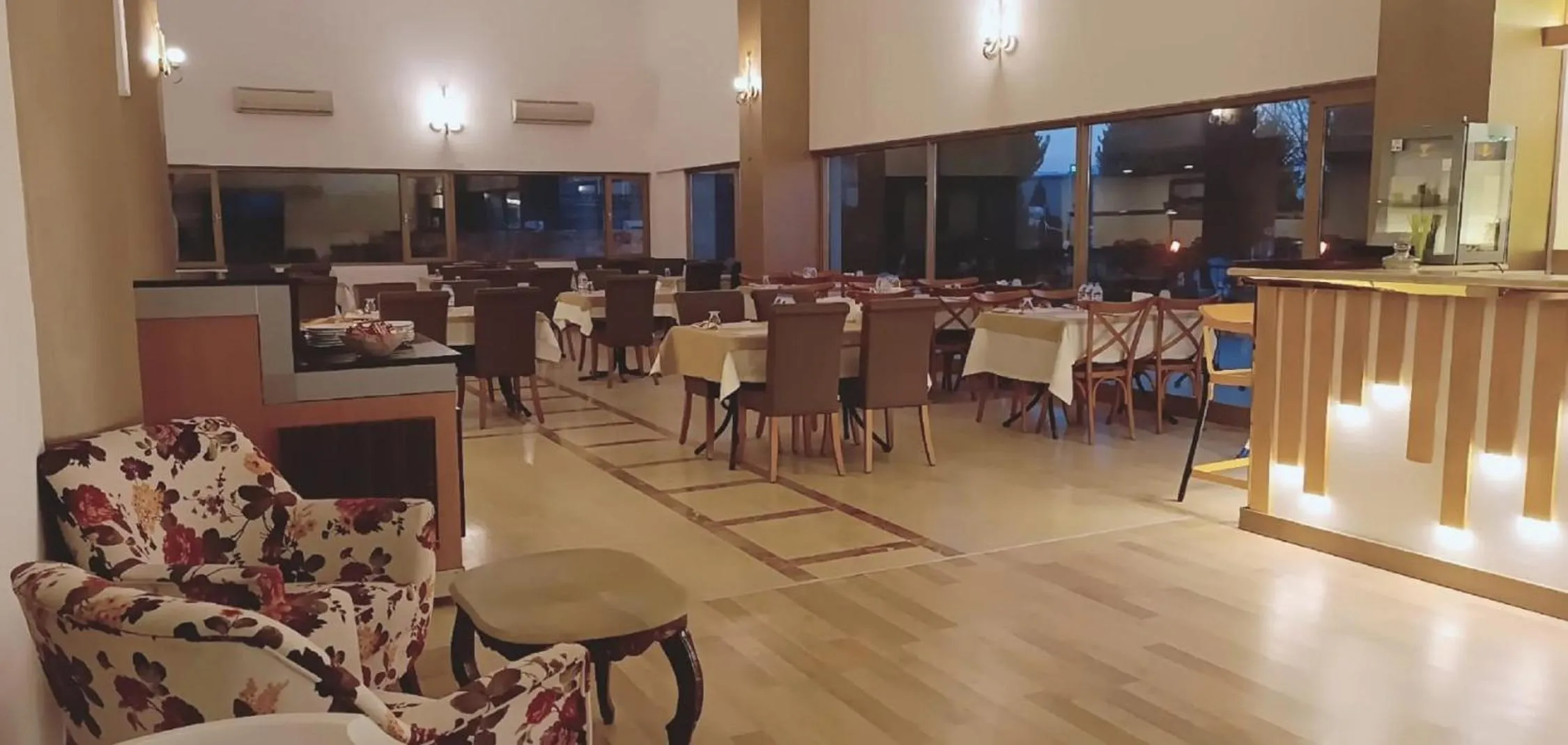 Restaurant/places to eat in Silver Tower Residence