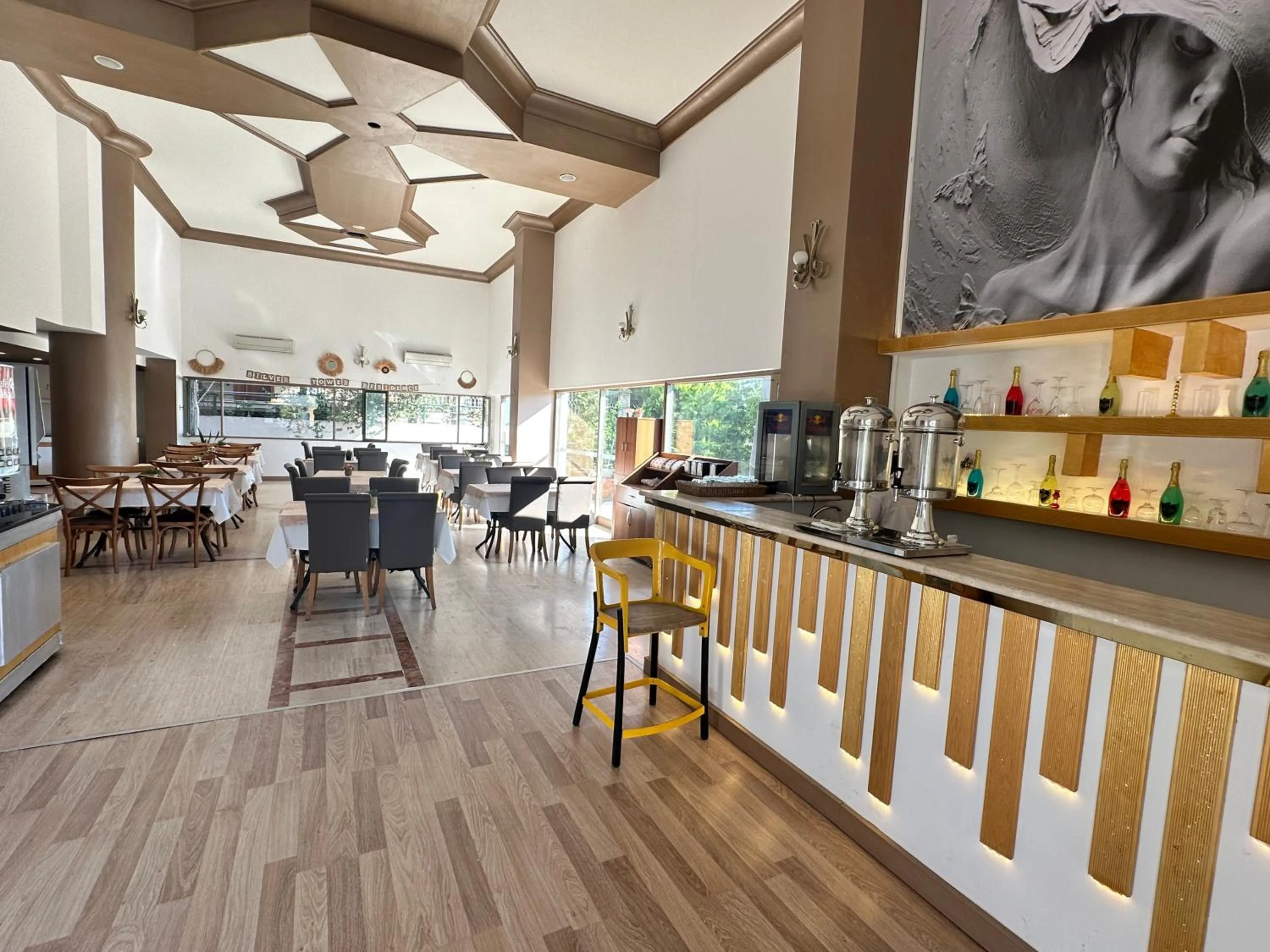 Restaurant/places to eat in Silver Tower Residence