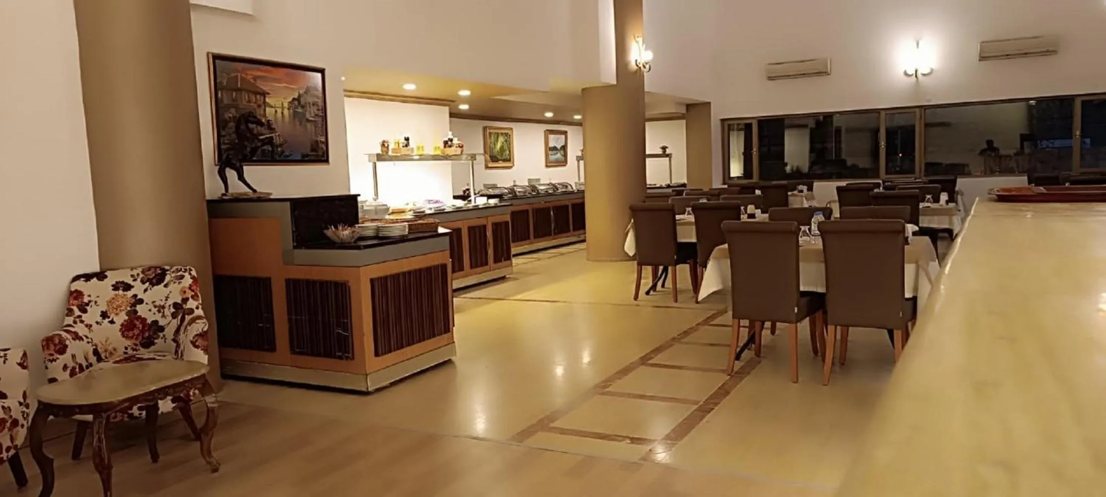 Restaurant/places to eat in Silver Tower Residence